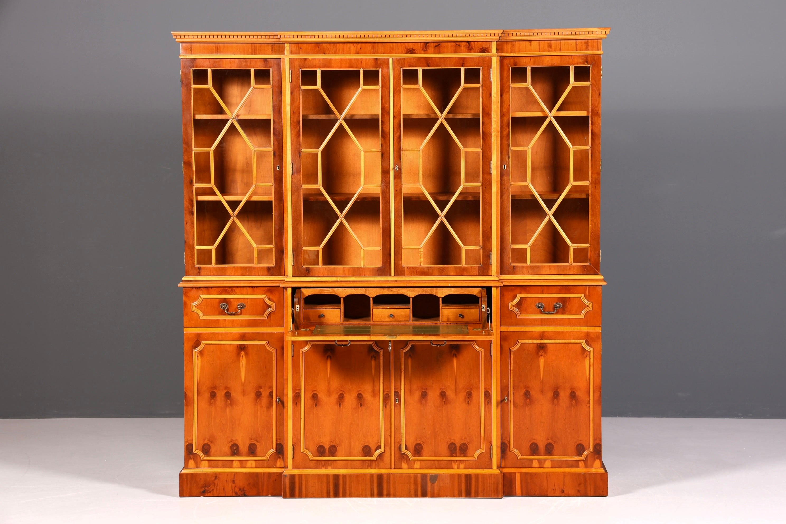 Vitrine anglaise de style onirique, bibliothèque, buffet, style ancien, if anglais, vitrine en verre, bibliothèque