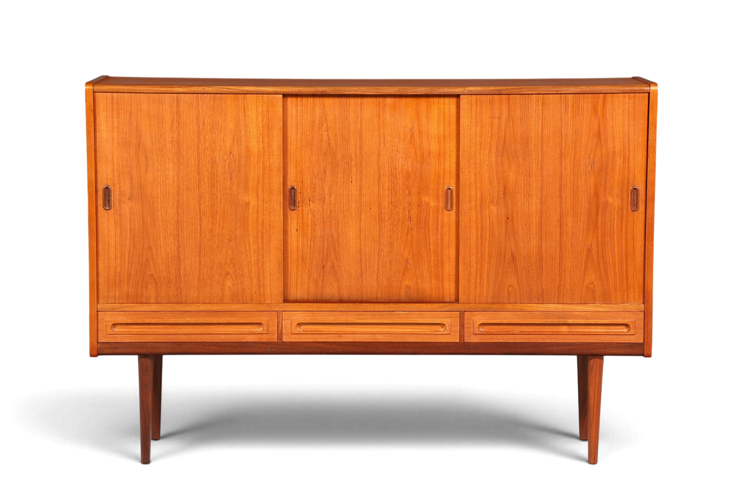 Hauptstadt Möblerei Mid Century Highboard aus Teakholz im skandinavischen Danish Design mit Schiebetüren