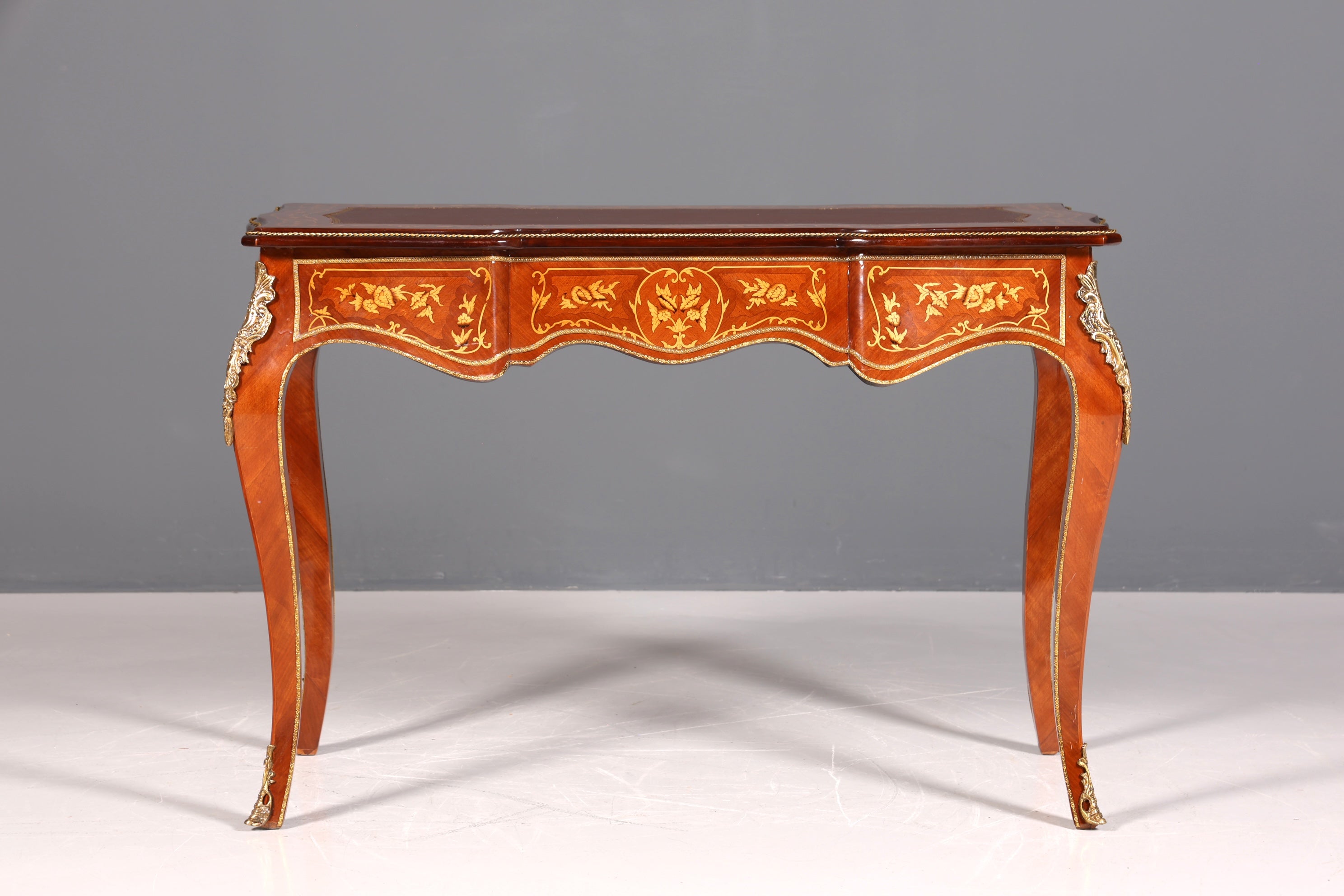 Magnifique bureau de style Louis XV, bureau de bureau français, table de bureau de style ancien
