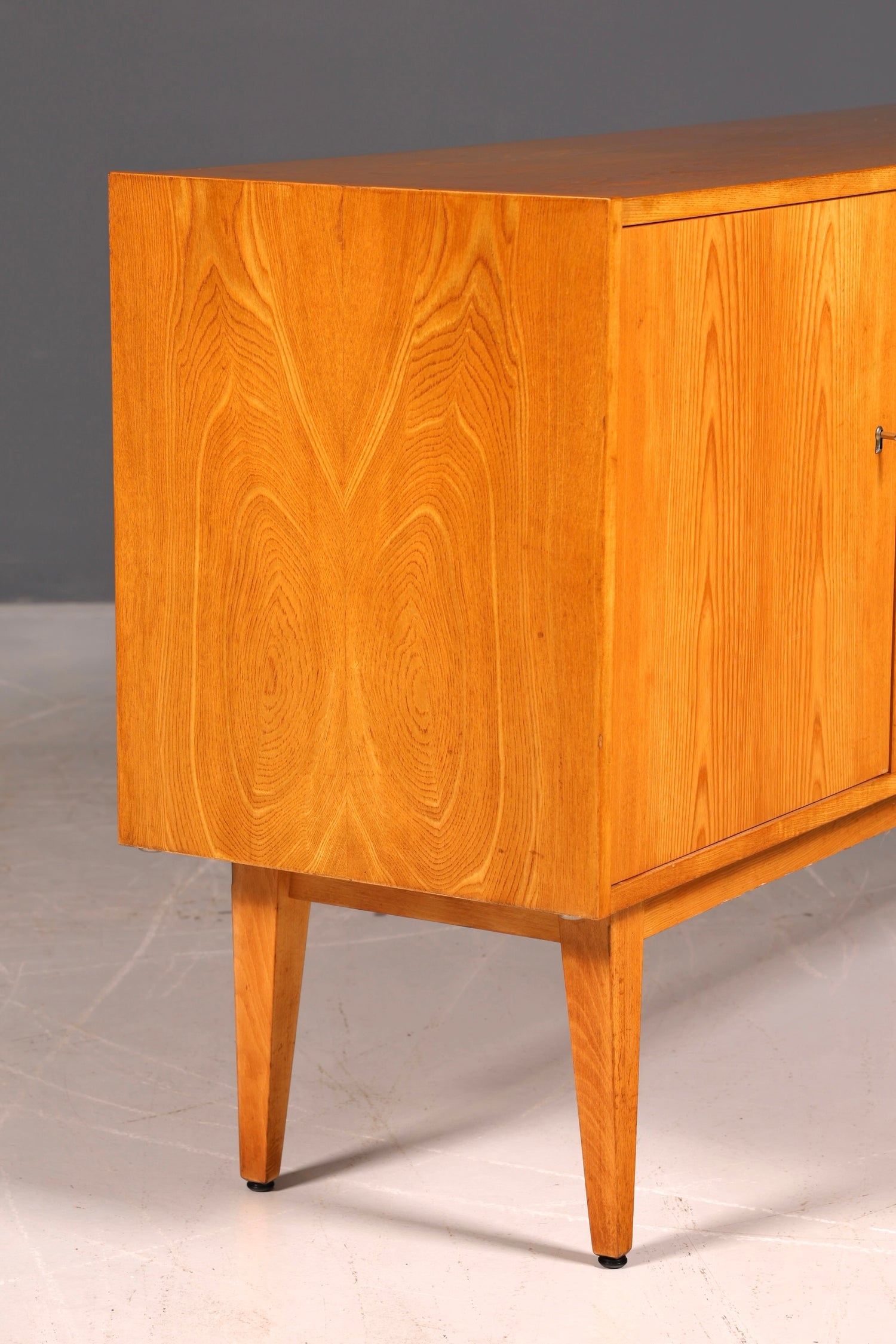 Wunderschönes Original Hellerau Franz Ehrlich Sideboard Modell 602 Mid Century Vitrine Anrichte VEB echt Holz