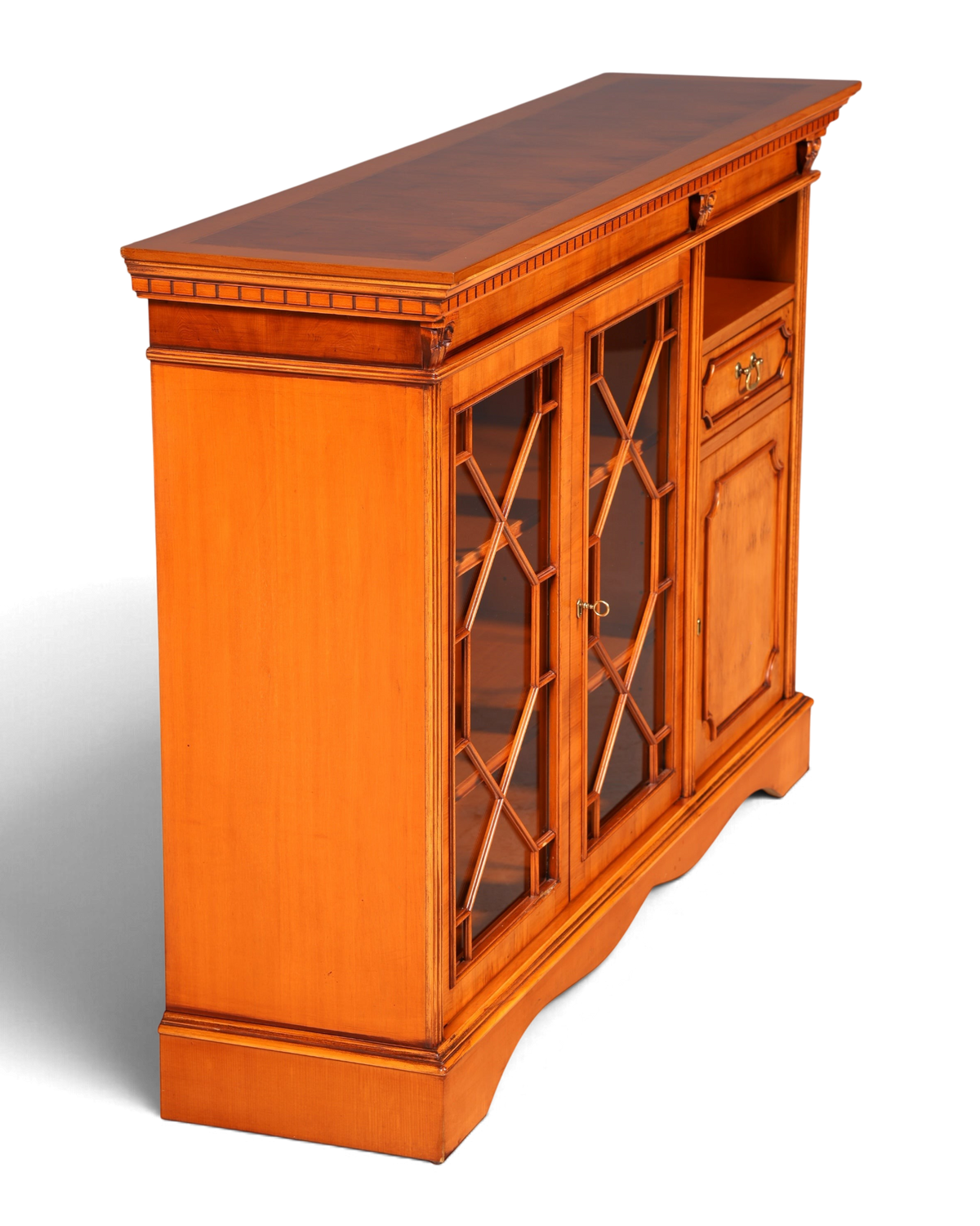 Hauptstadt Möblerei H962 Anrichte aus Holz mit Glasvitrine und Schublade im klassischen Design
