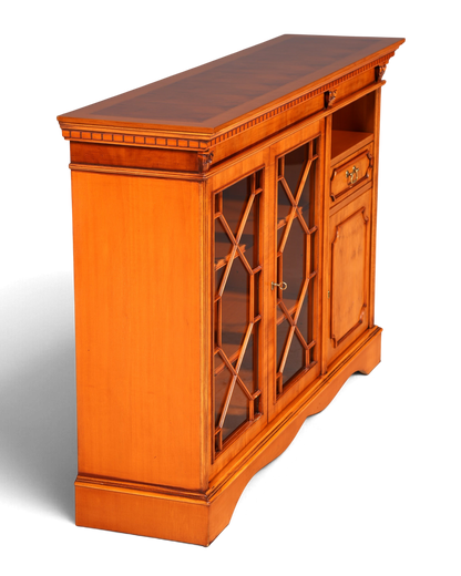 Hauptstadt Möblerei H962 Anrichte aus Holz mit Glasvitrine und Schublade im klassischen Design