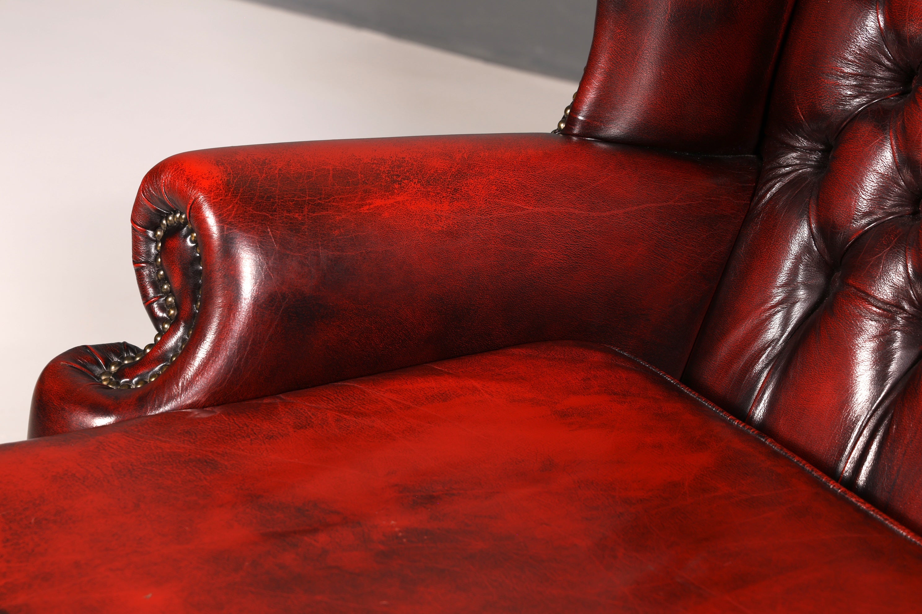 Wunderschönes Original Chesterfield Queen Anne Sofa 3er Sofa Englische Leder Couch Polstersofa Antik England