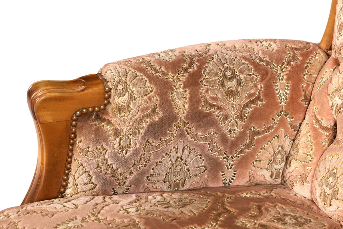 Hauptstadt Möblerei Chippendale Armlehnsessel im Barock Stil mit gemustertem Samtstoff und geschwungenem Holzrahmen