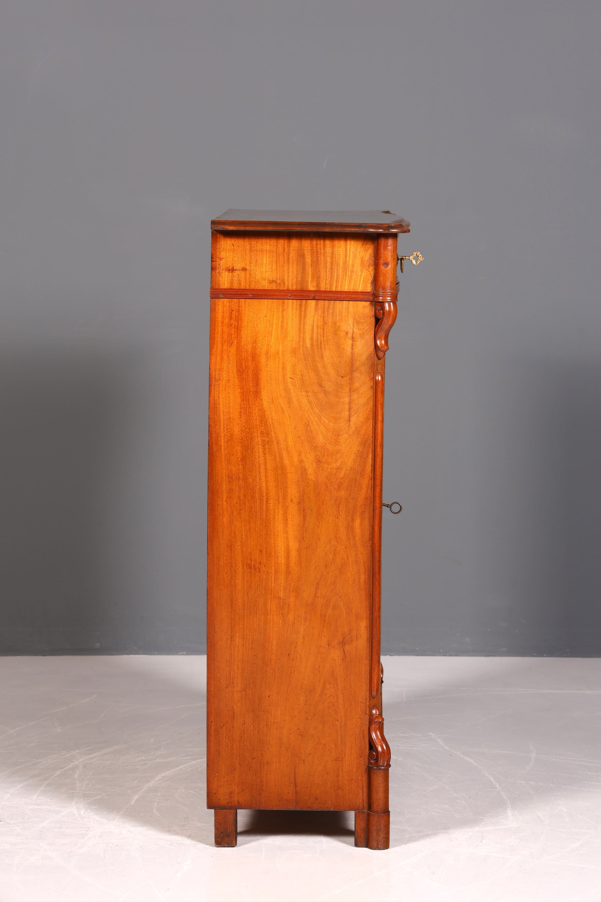 Meuble onirique Louis Philippe vers 1880, style Gründerzeit, meuble haut Vertiko