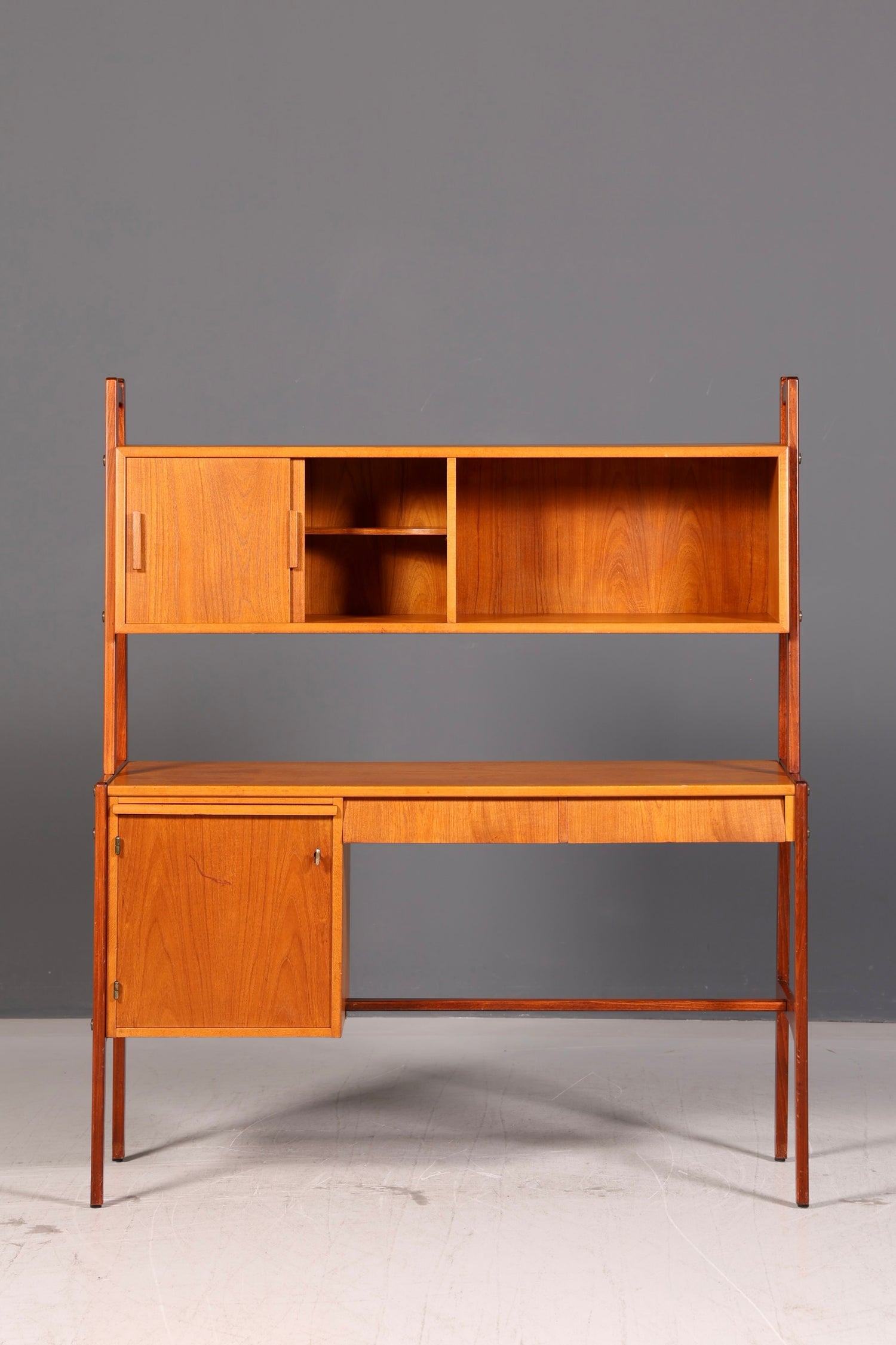Wunderschöner Mid Century Schreibtisch mit Regalaufsatz Teak Danish Design Bürotisch Vintage 60s