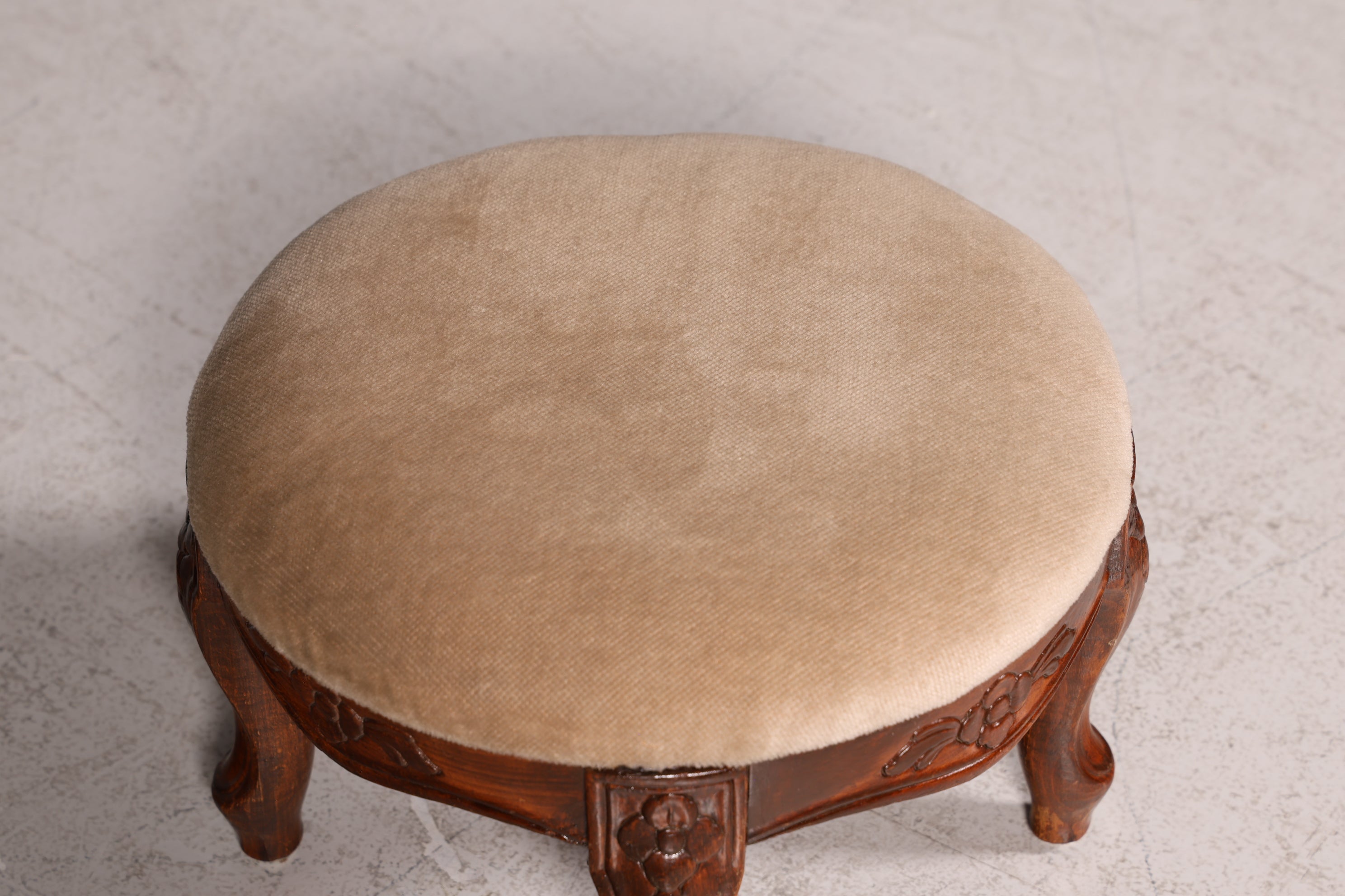 Wunderschöner Antiker Hocker Fußhocker Beige Samt Schemel Barock Stil Fußbank Sitzhocker Vintage