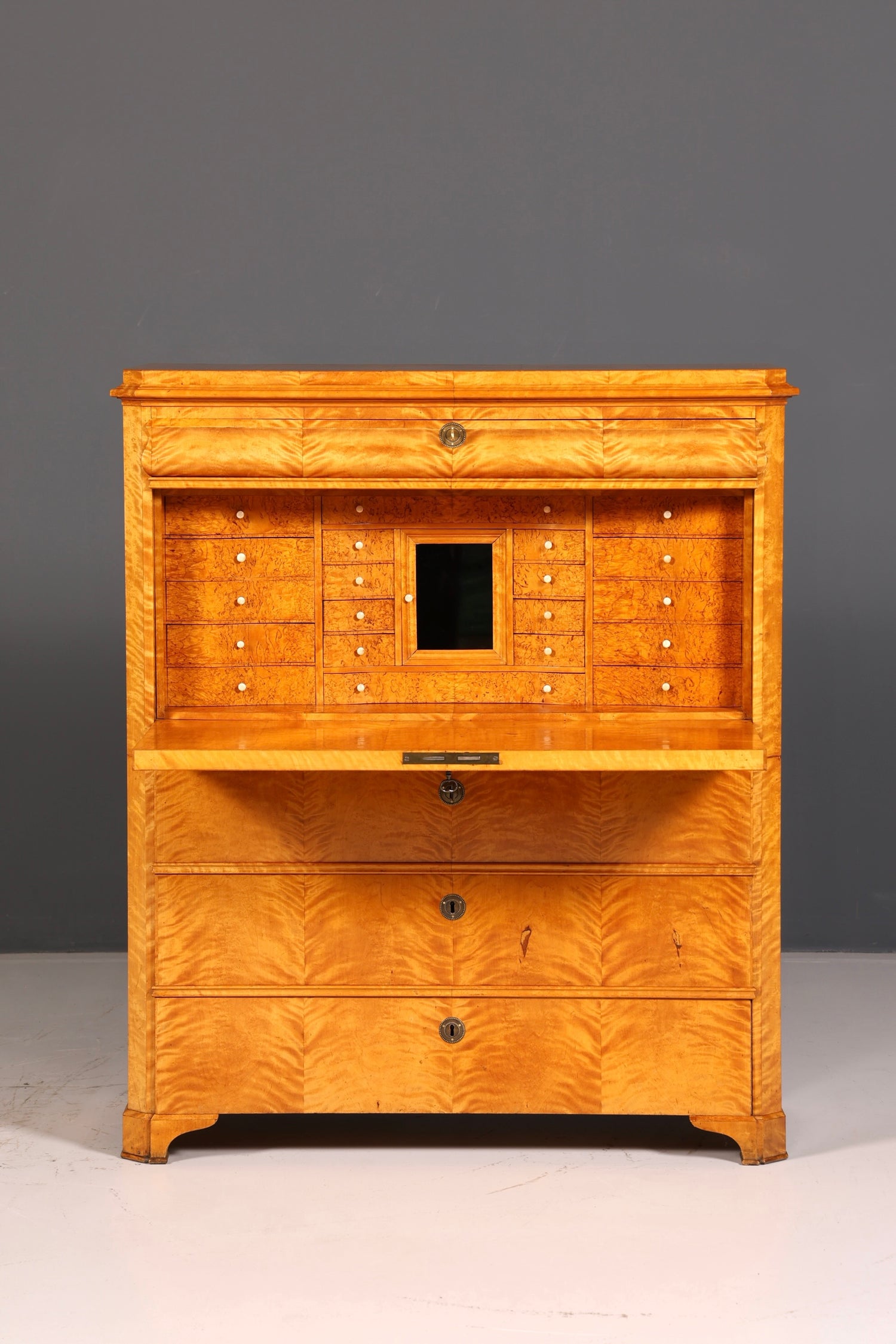 Impressionnant secrétaire Biedermeier, chiffonnier, commode antique, meuble de bureau, commode à écrire, bahut haut.