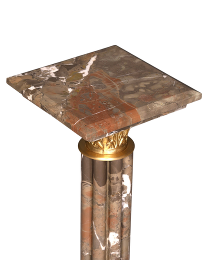 Hauptstadt Möblerei H901 Säule aus mehrfarbigem Marmor mit goldenem Kapitell und quadratischer Platte