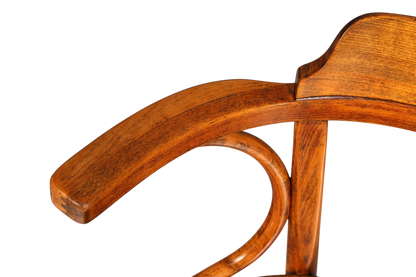 Hauptstadt Möblerei Armlehnstuhl im Thonet-Stil aus dunklem Echtholz mit charakteristischer geschwungener Bugholz-Optik