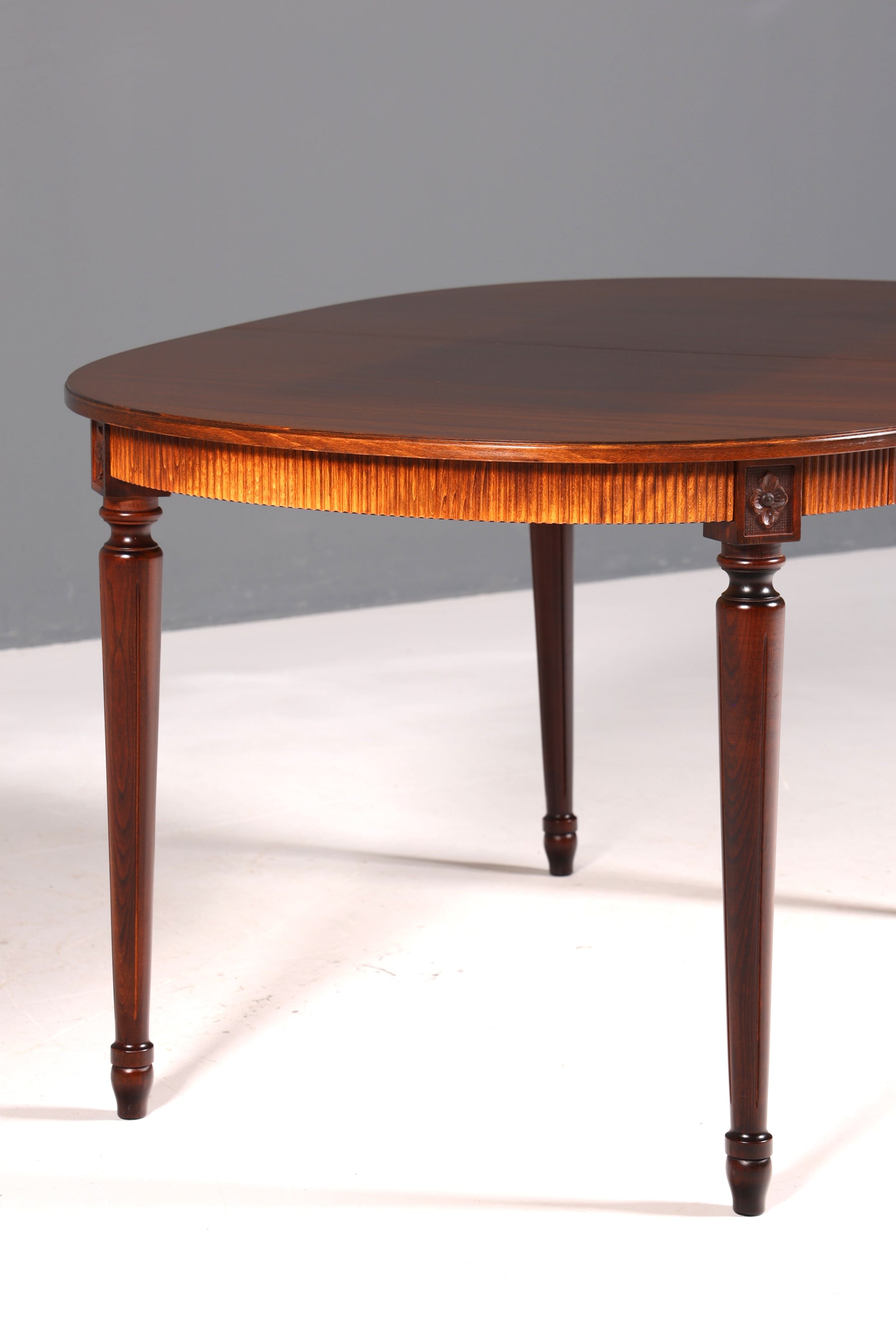 Belle table de salle à manger extensible anglaise, style antique, table de cuisine des années 60