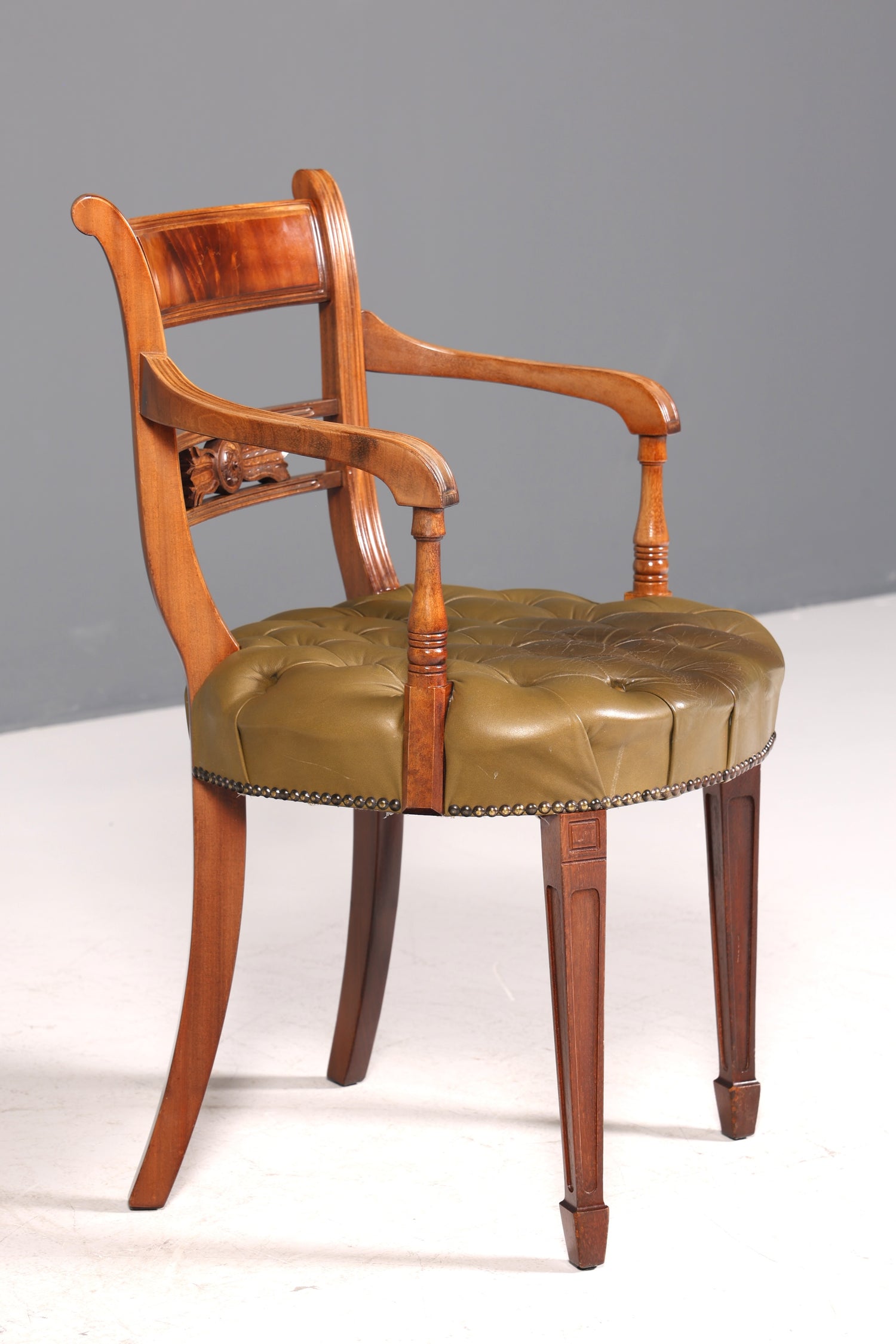 Magnifique fauteuil Chesterfield, chaise secrétaire Anno Dom, chaise de cuisine anglaise en cuir véritable, 1 sur 2