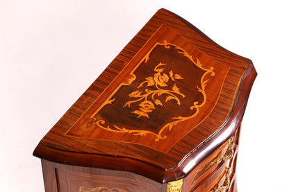 Élégante commode de style baroque, table d’appoint antique, petit meuble en laiton, commode à tiroirs
