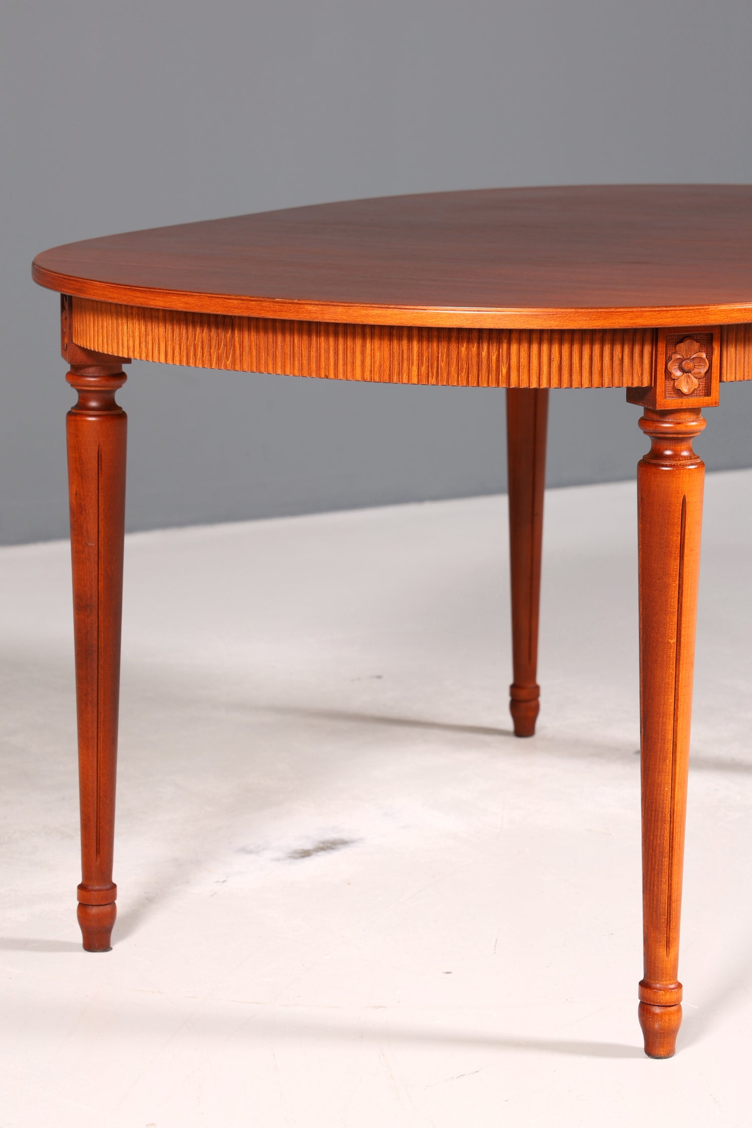 Wunderschöner Tisch im Gustavianischer Stil Küchentisch ausziehbar Antik Stil Esszimmer Tisch