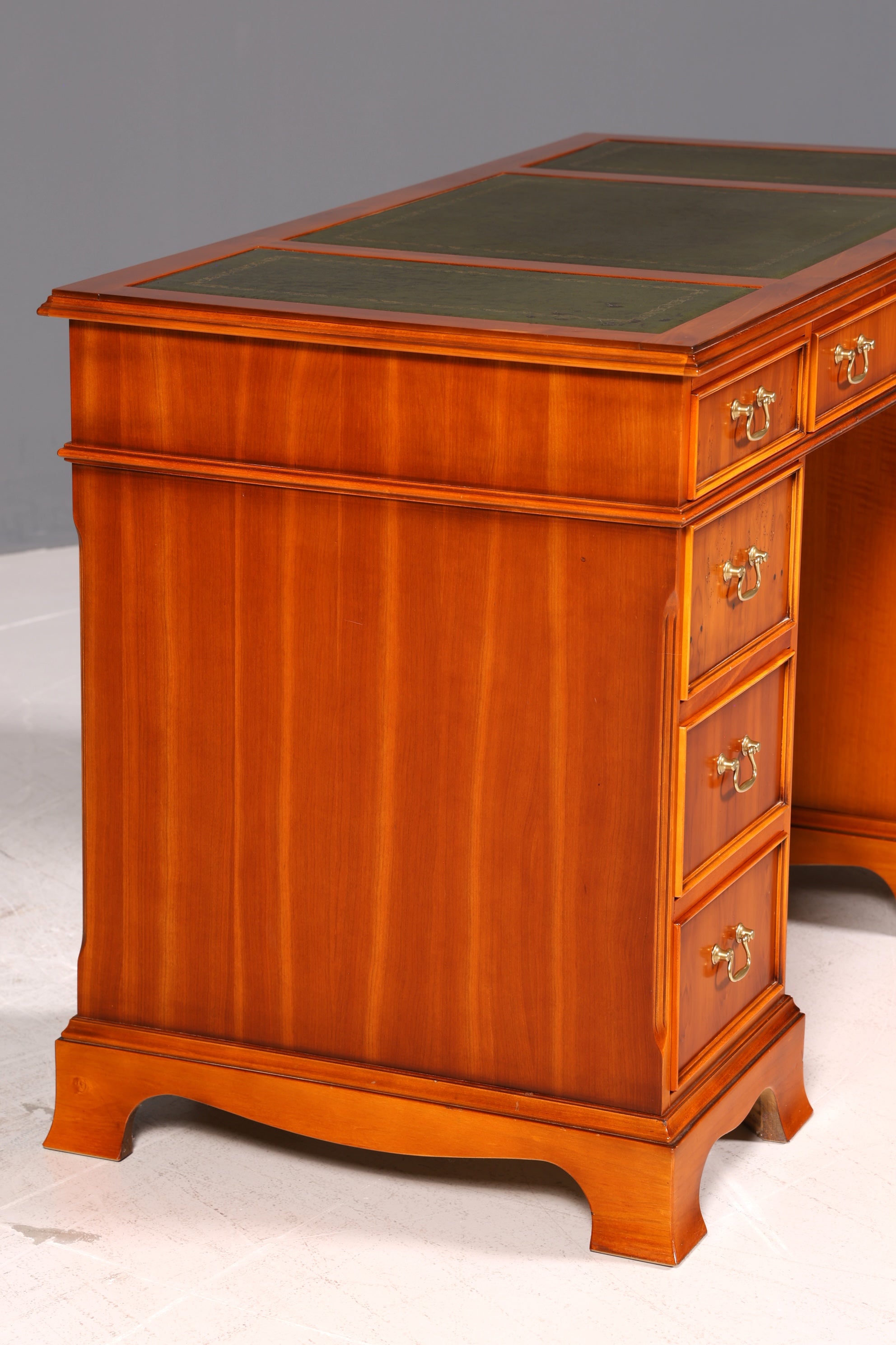 Beautiful English Desk Yew Genuine Leather Top Antique Style Office Desk Executive Desk