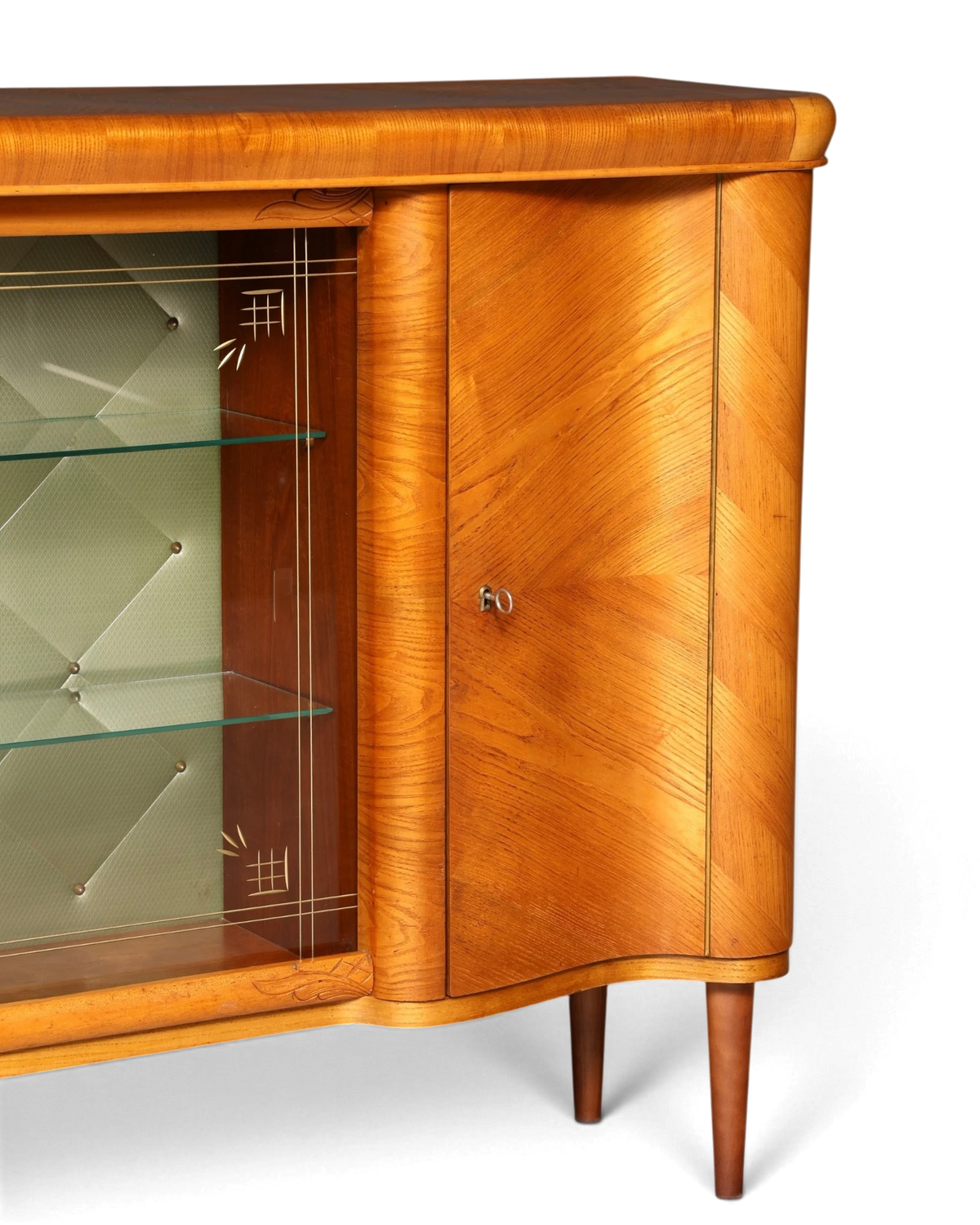Hauptstadt Möblerei Anrichte aus Holz mit geschwungener Front, Glasvitrine und dekorativen goldenen Gravuren