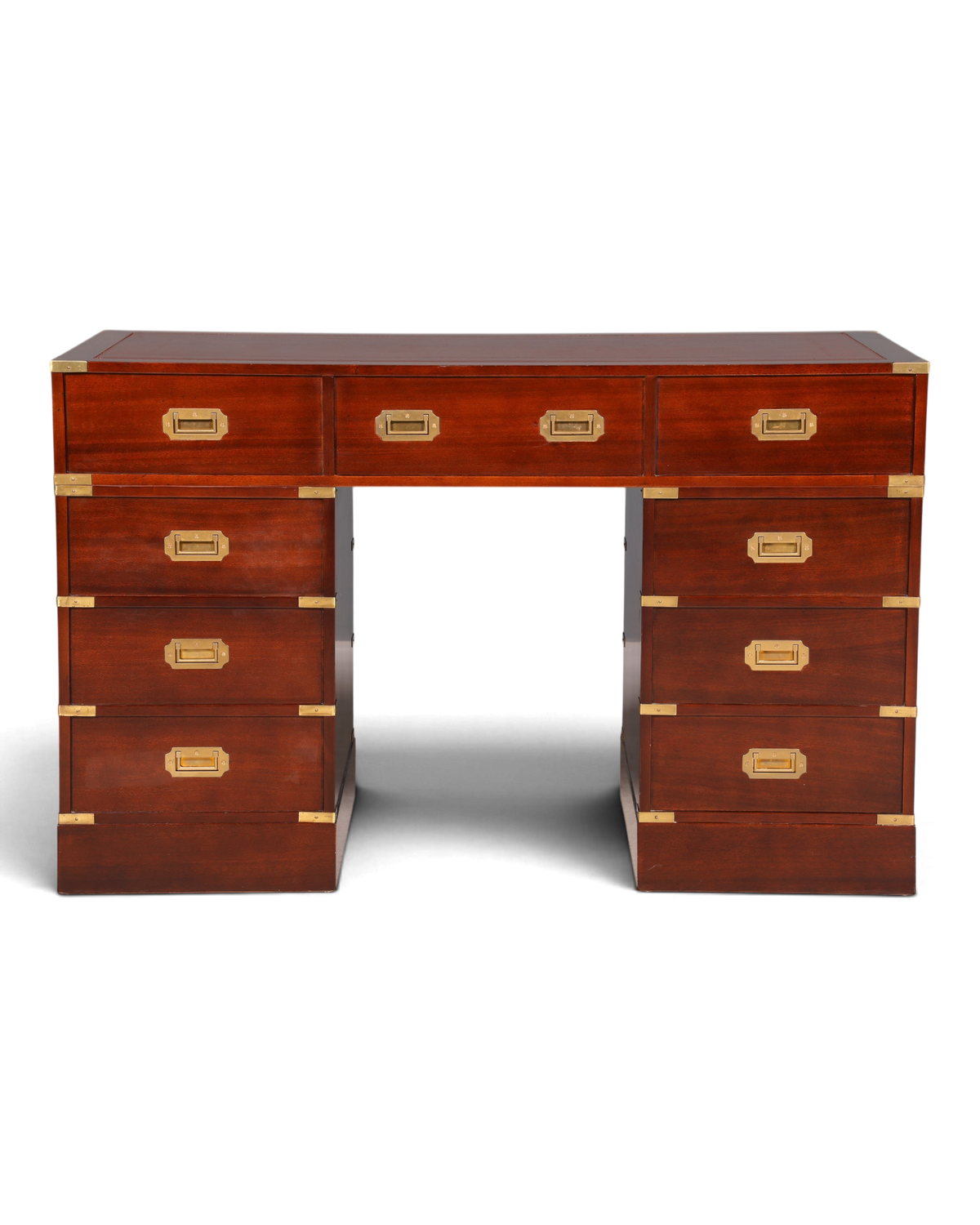 Hauptstadt Möblerei Schreibtisch im Military Chest Stil aus dunklem Holz mit Messingbeschlägen und Lederauflage
