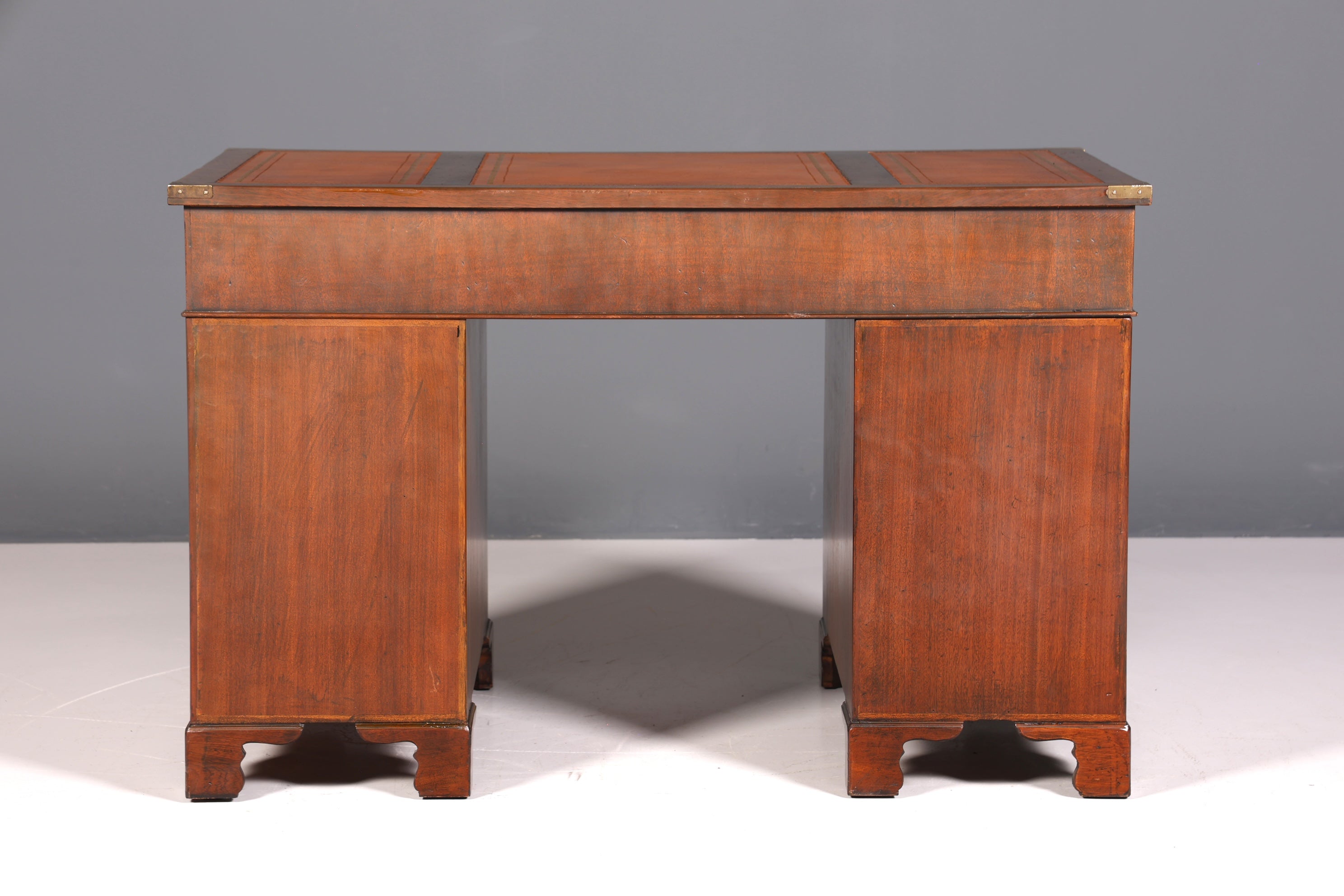 Bureau maritime onirique, bureau militaire anglais, table de bureau avec plateau en cuir véritable