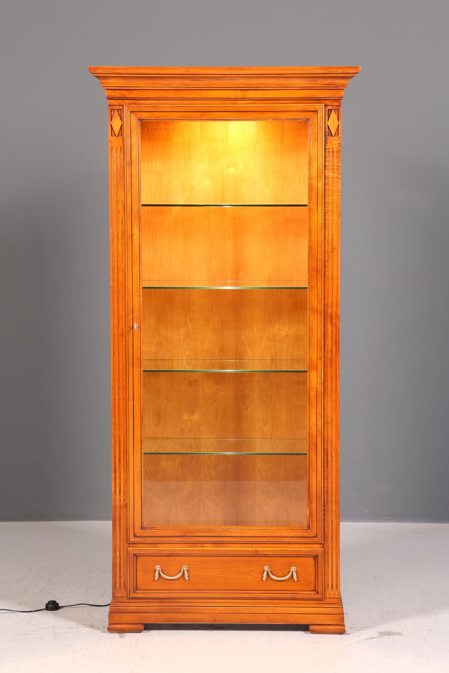 Traumhafte Original Selva Vitrine Villa Borghese Antik Stil Glasvitrine Buffet Schrank mit Beleuchtung