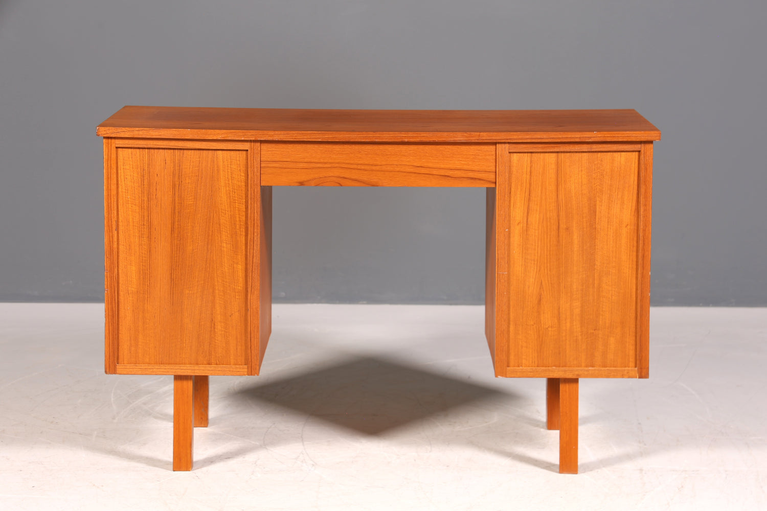 Wunderschöner Mid Century Schreibtisch Danish Design Teak Holz Bürotisch Vintage Office Table