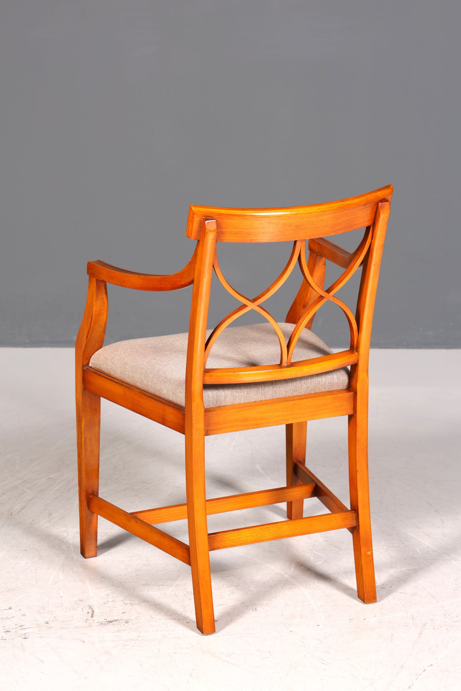 Wunderschöner Bevan Funell Stuhl Armlehnstuhl Englischer Eibe Reprodux Antik Sekretär Stuhl UK Polsterstuhl 2 von 2