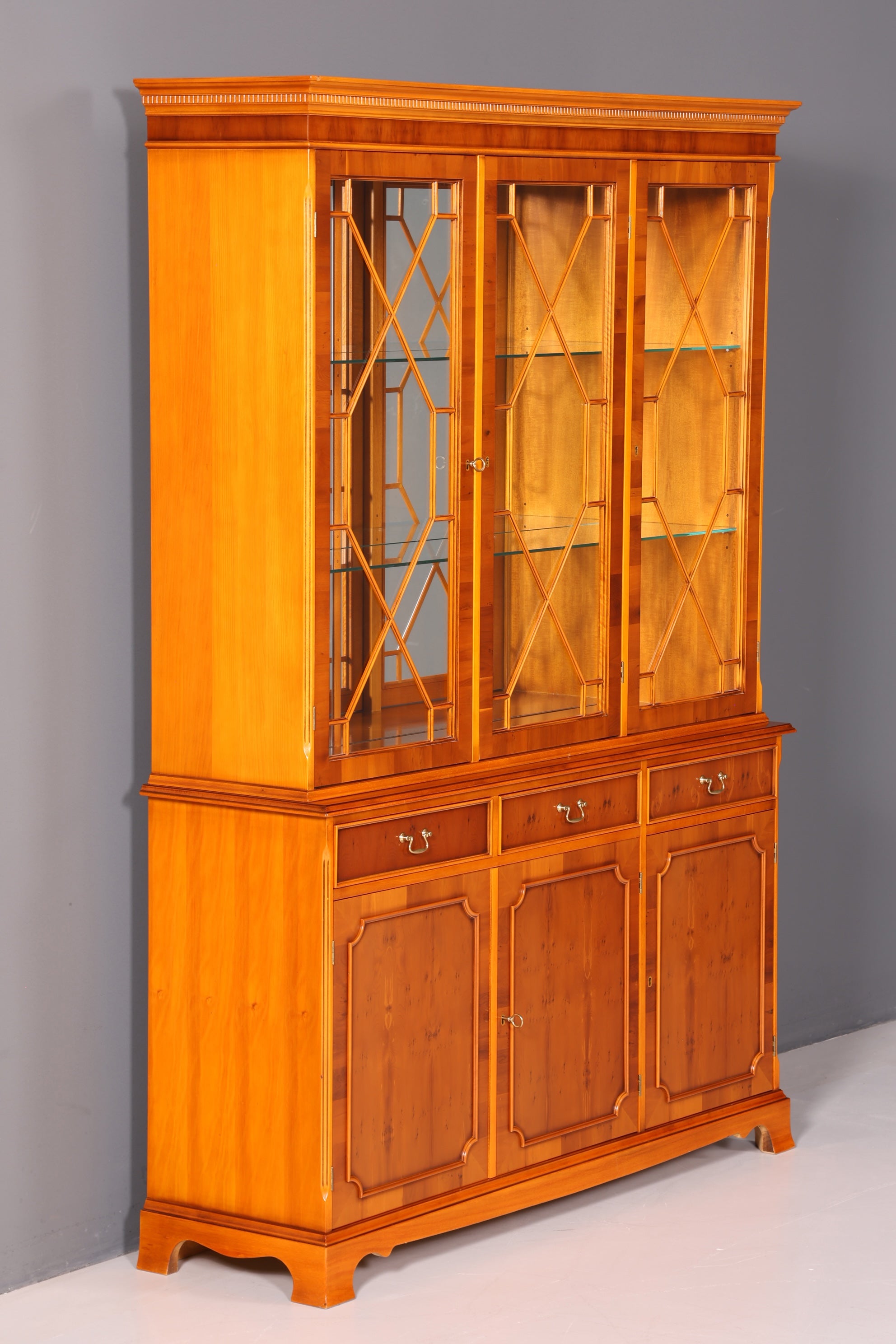 Wunderschöne Englische Vitrine Bücherschrank Buffet 60s Glasvitrine Bibliothek Regal Schrank Vintage