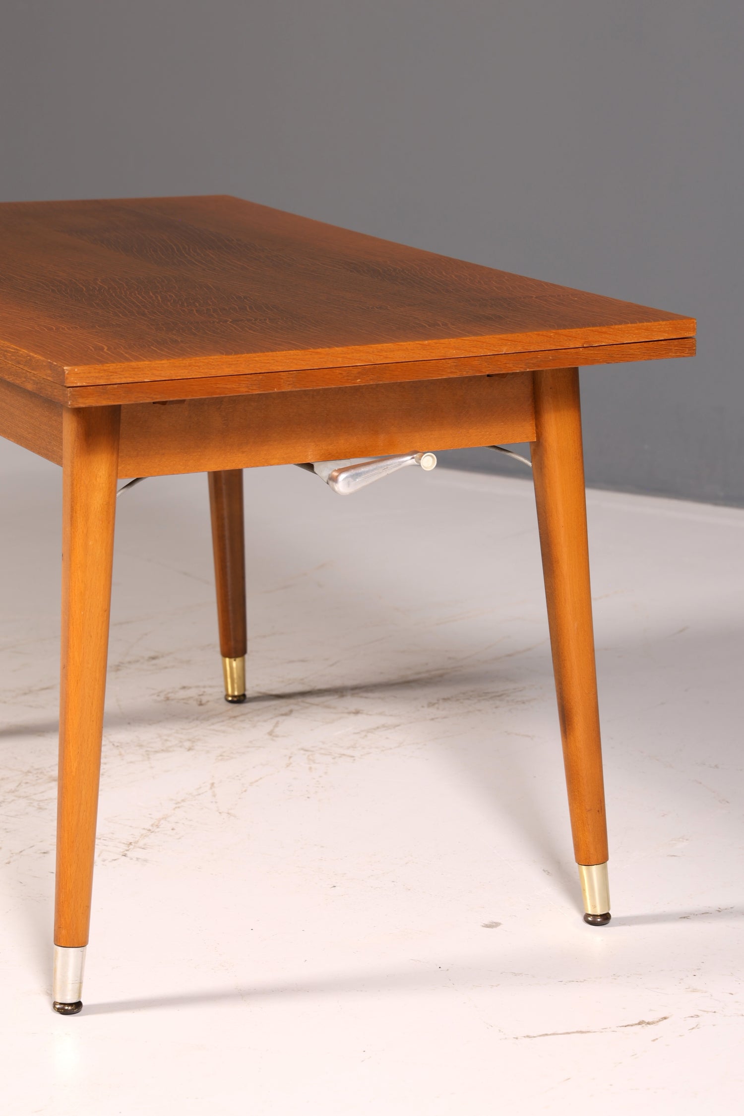 Magnifique table de cuisine du milieu du siècle, table vintage extensible et réglable en hauteur, table à manger en bois des années 60