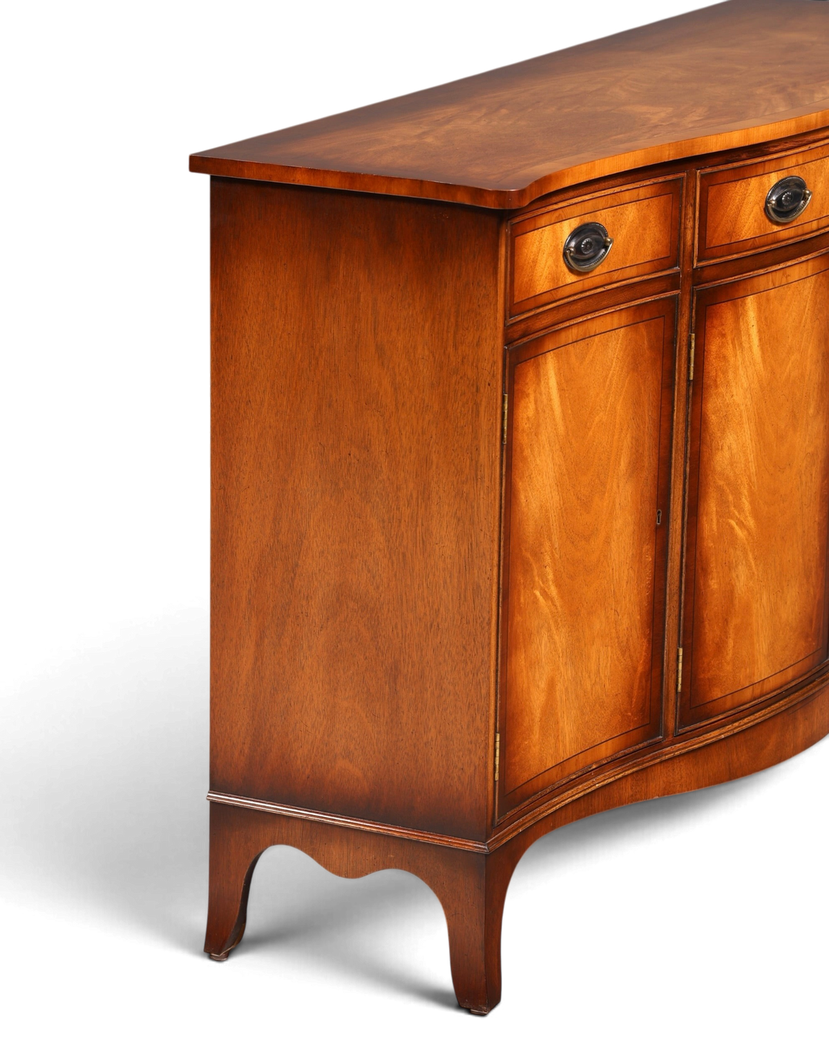 Hauptstadt Möblerei Bevan Funnell Reprodux Sideboard aus massivem Echtholz mit geschwungener Front und Schubladen