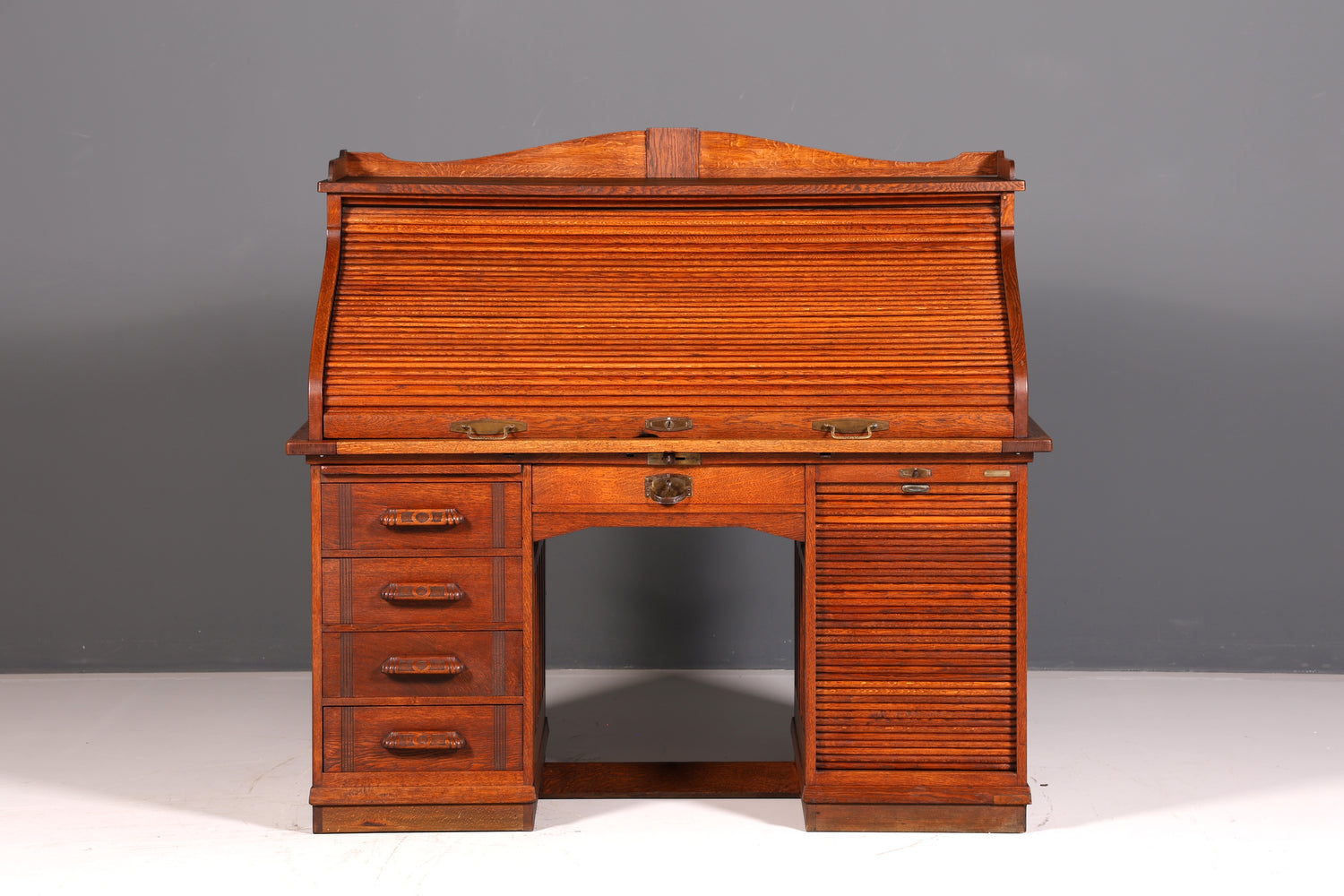 Magnifique secrétaire de style Bauhaus, bureau Art déco, secrétaire à rideau, antiquité vintage en chêne