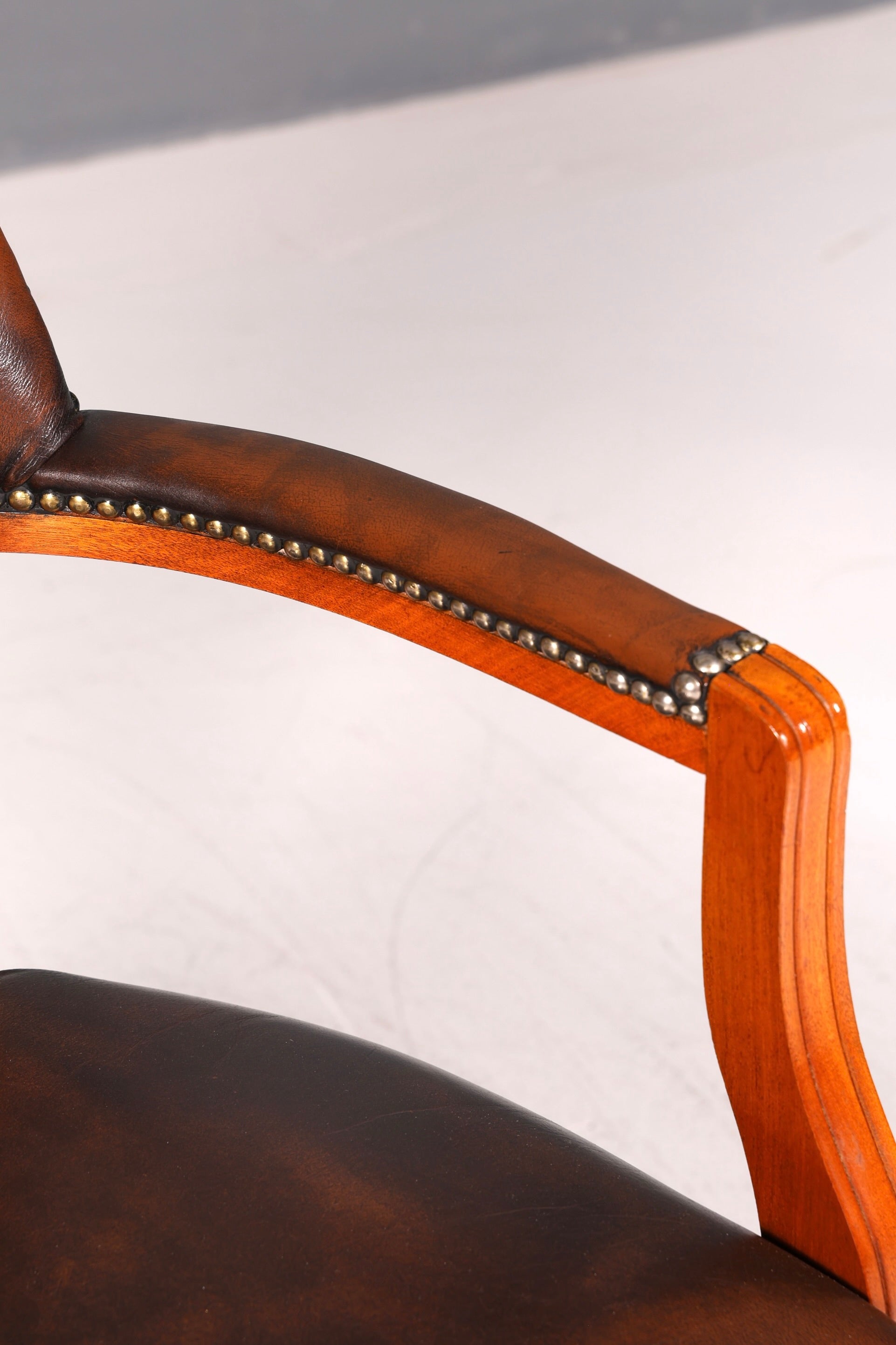 Wunderschöner Chesterfield Armlehnstuhl Braun Echt Leder Englisch Bürostuhl Schreibtischstuhl Sekretär Stuhl Court Chair 1 von 4