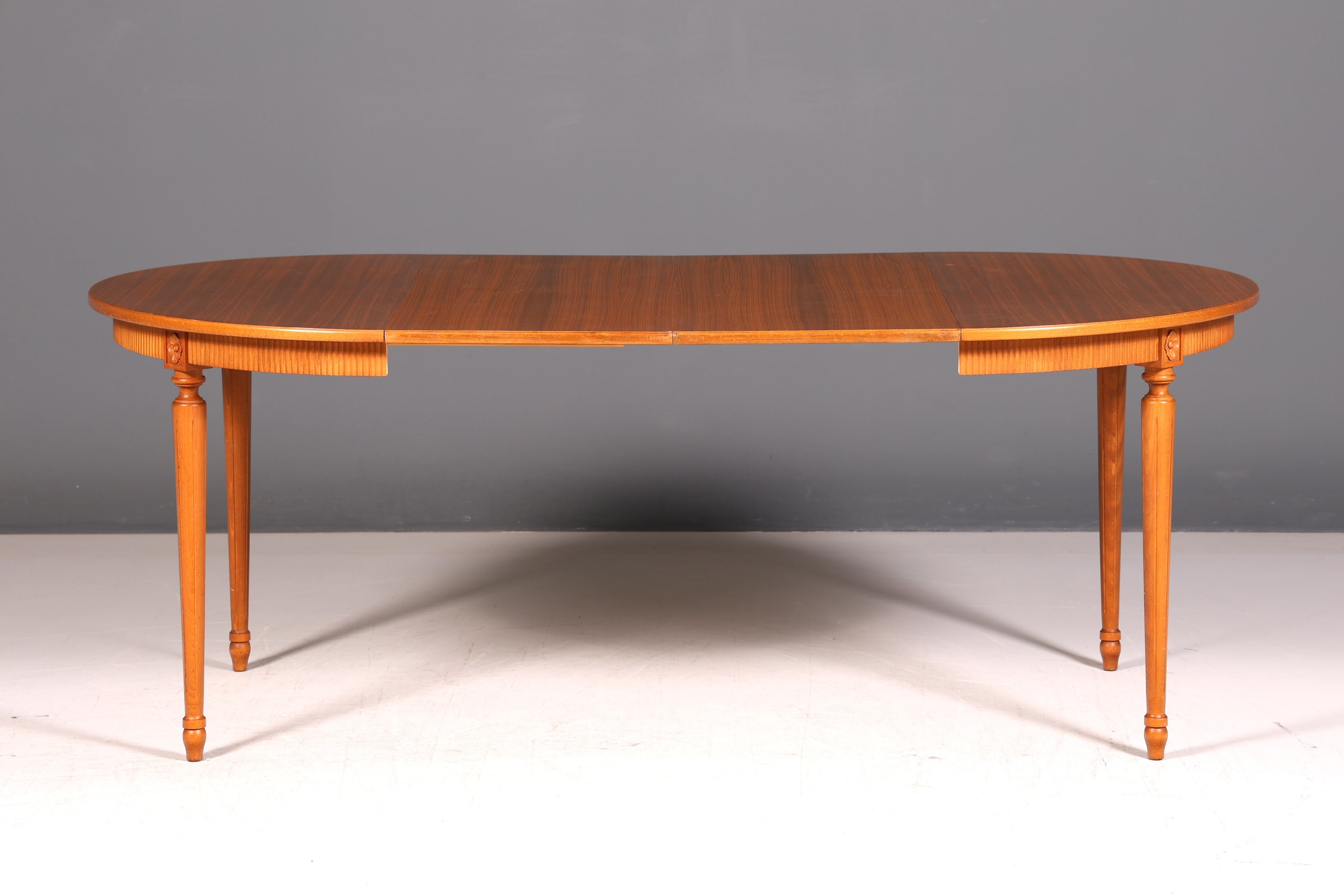 Stilvoller Tisch im Gustavianischen Stil Küchentisch Ausziehbar Antik Stil Esszimmer Tisch Esstisch