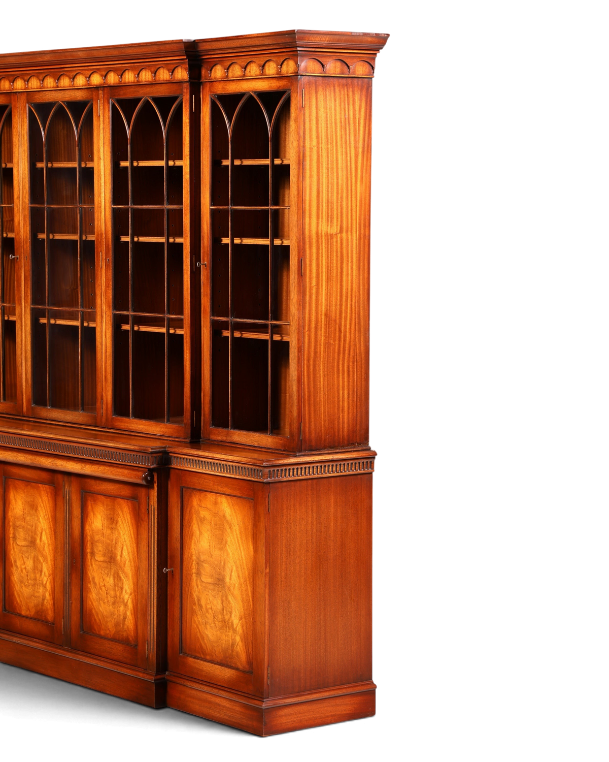 Hauptstadt Möblerei englische Vitrine aus Holz mit Glasfronten, Messingbeschlägen und integriertem Sekretär
