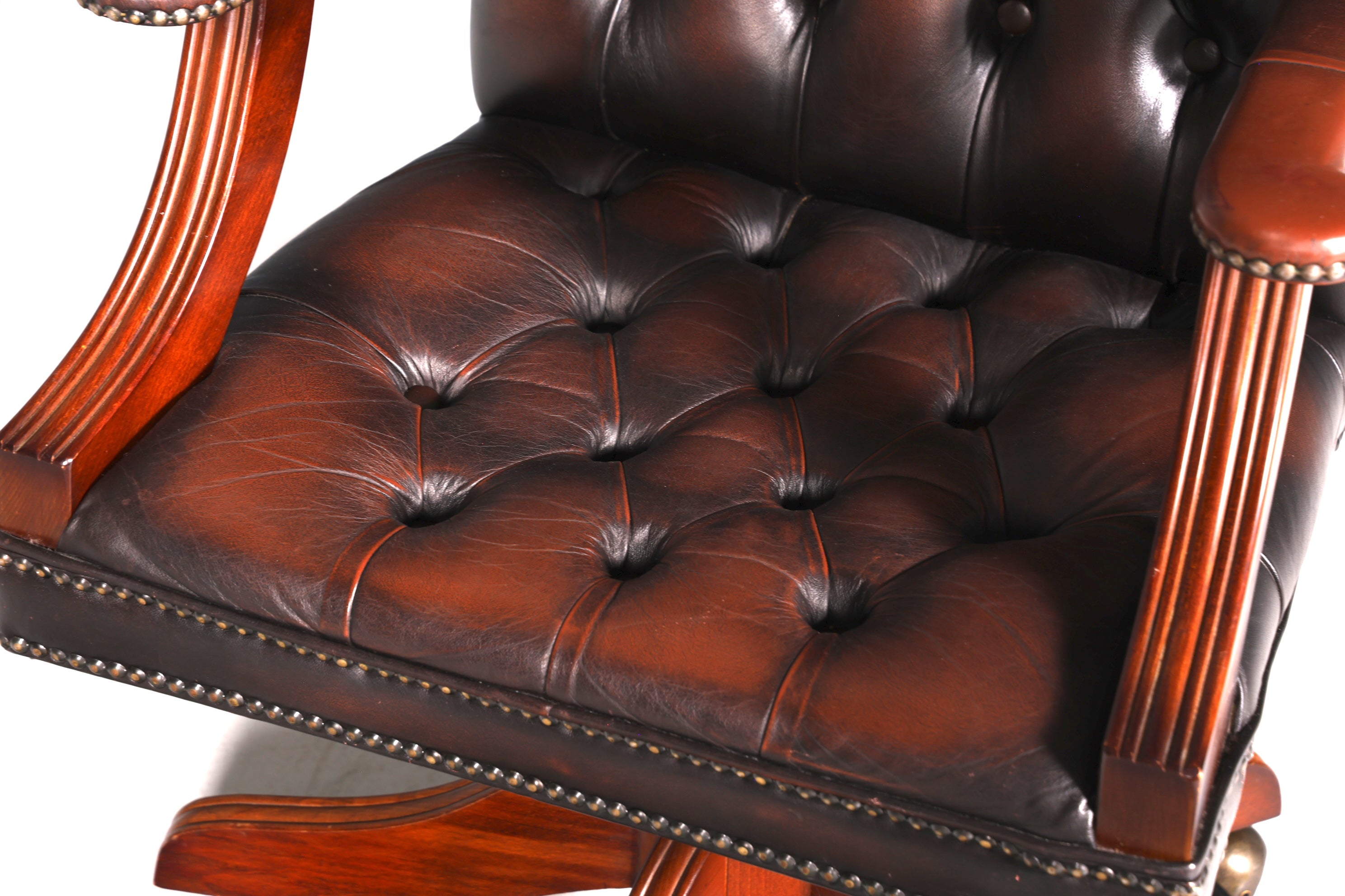 Magnifique fauteuil Chesterfield Centurion Captain d&