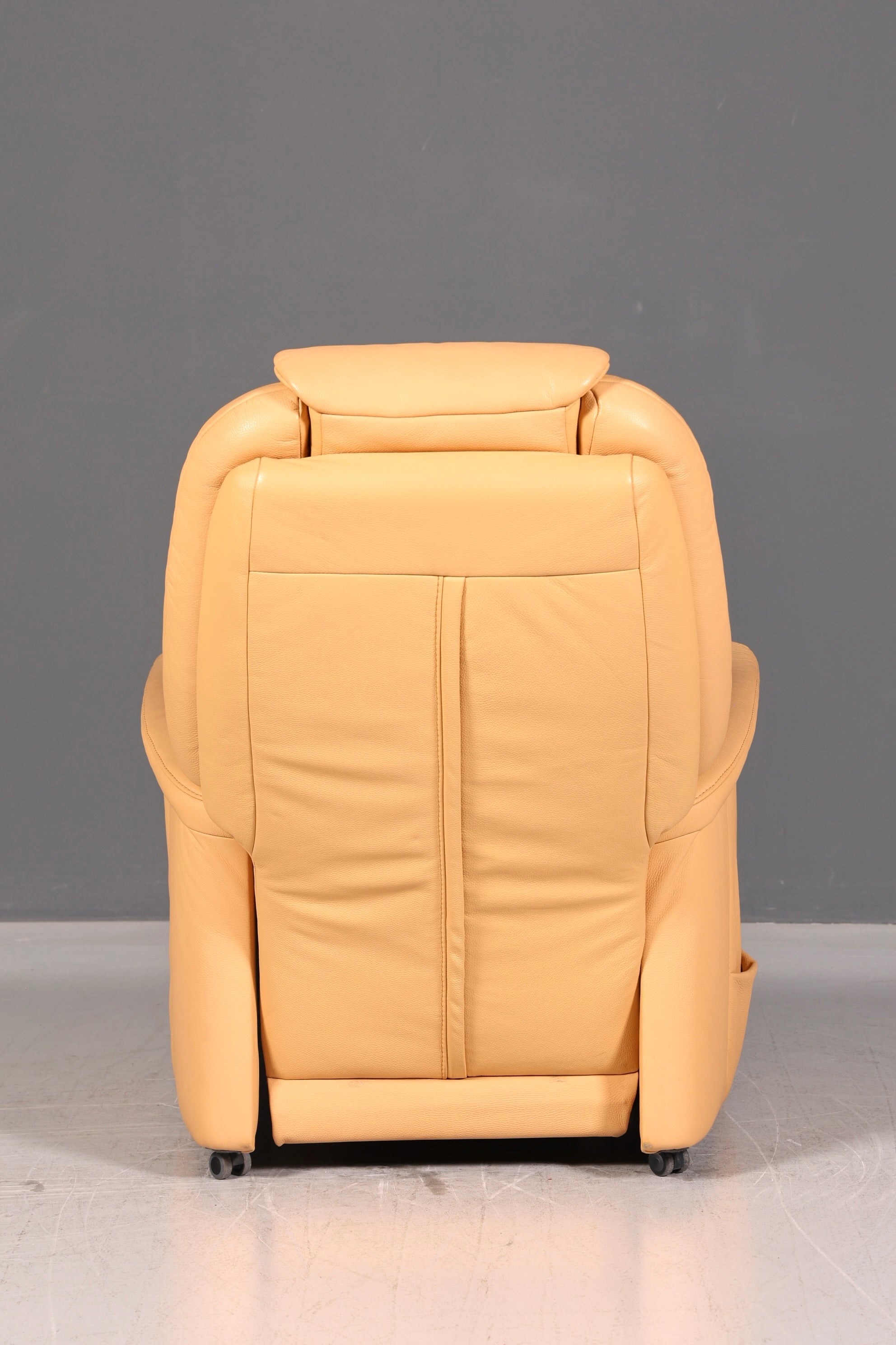 Magnifique fauteuil relax Himolla en cuir véritable beige, fauteuil TV et fauteuil de repos avec fonction d’inclinaison, style vintage