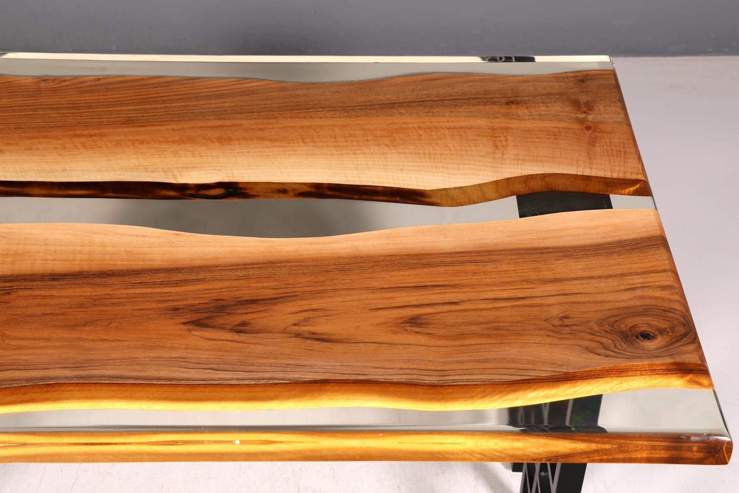 Beeindruckender Epoxidharz Tisch Nussbaum Esstisch Massivholz River Table Esszimmertisch Küchentisch Wohnzimmertisch Unikat