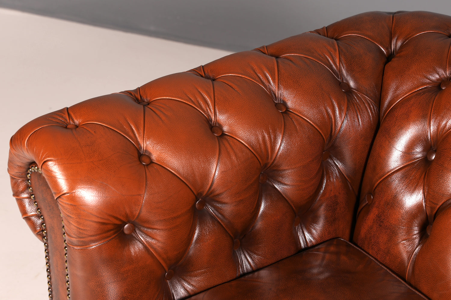 G118 Finish Wunderschönes Original Chesterfield 2er Sofa Englisch Oxblood Leder 2- Sitzer Couch