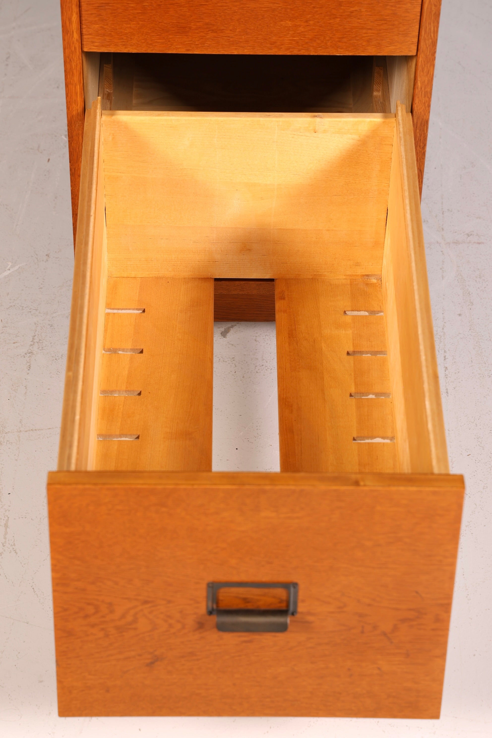 Stilvoller Mid Century Aktenschrank Bauhaus Apothekerschrank Vintage Schubladenkommode Vertiko