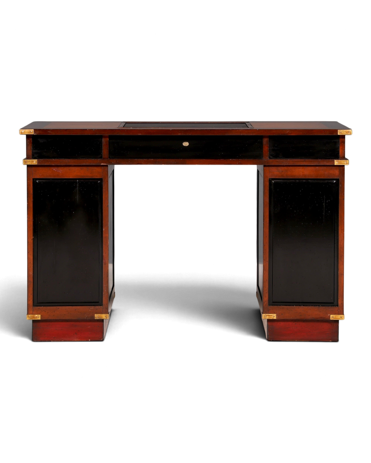 Hauptstadt Möblerei maritimer Schreibtisch im Military Chest Stil aus Holz mit schwarzer Lederauflage und Messing