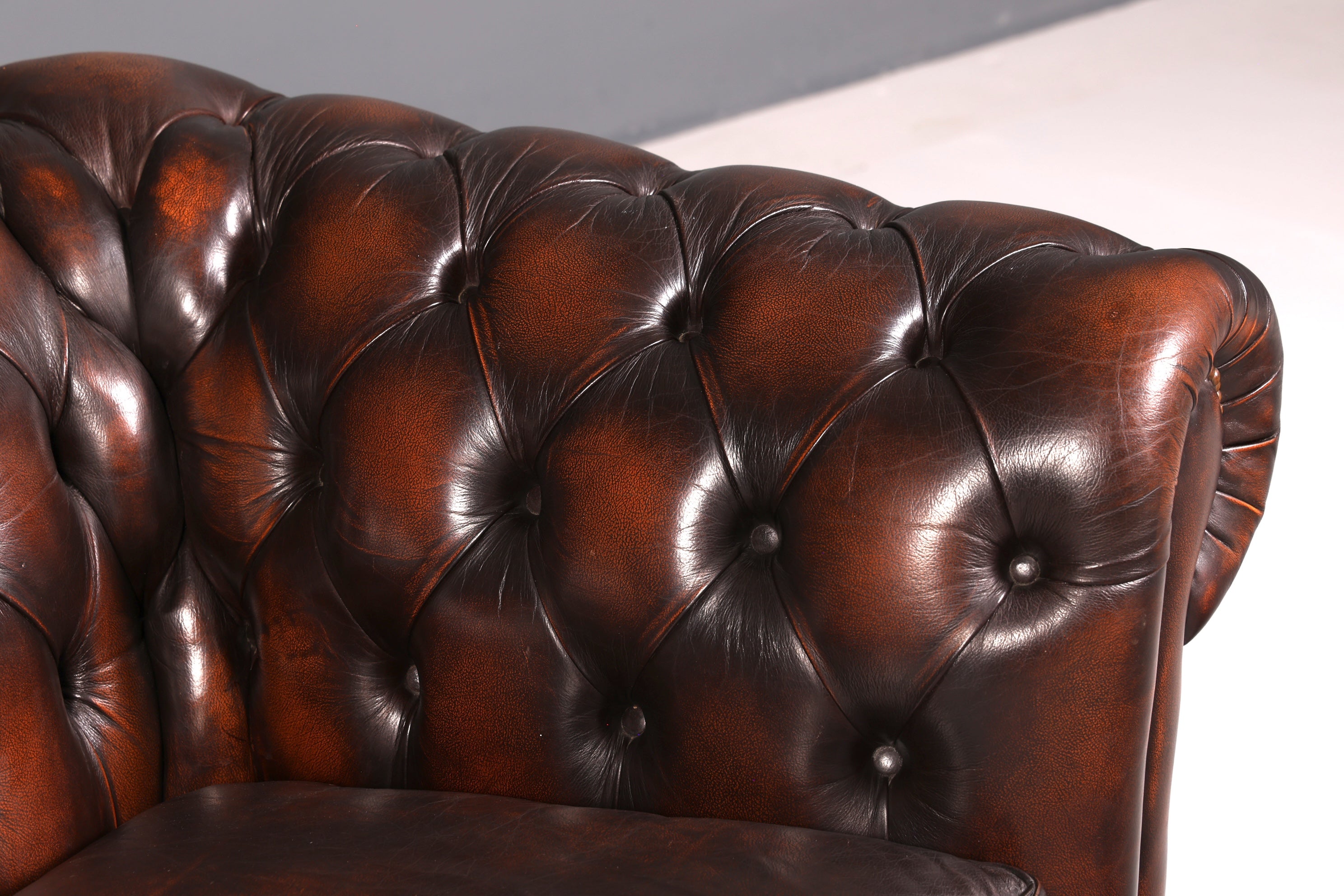 Edles Original Chesterfield Sofa 2-Sitzer Couch Echt Leder Englisch Antik Polstersofa