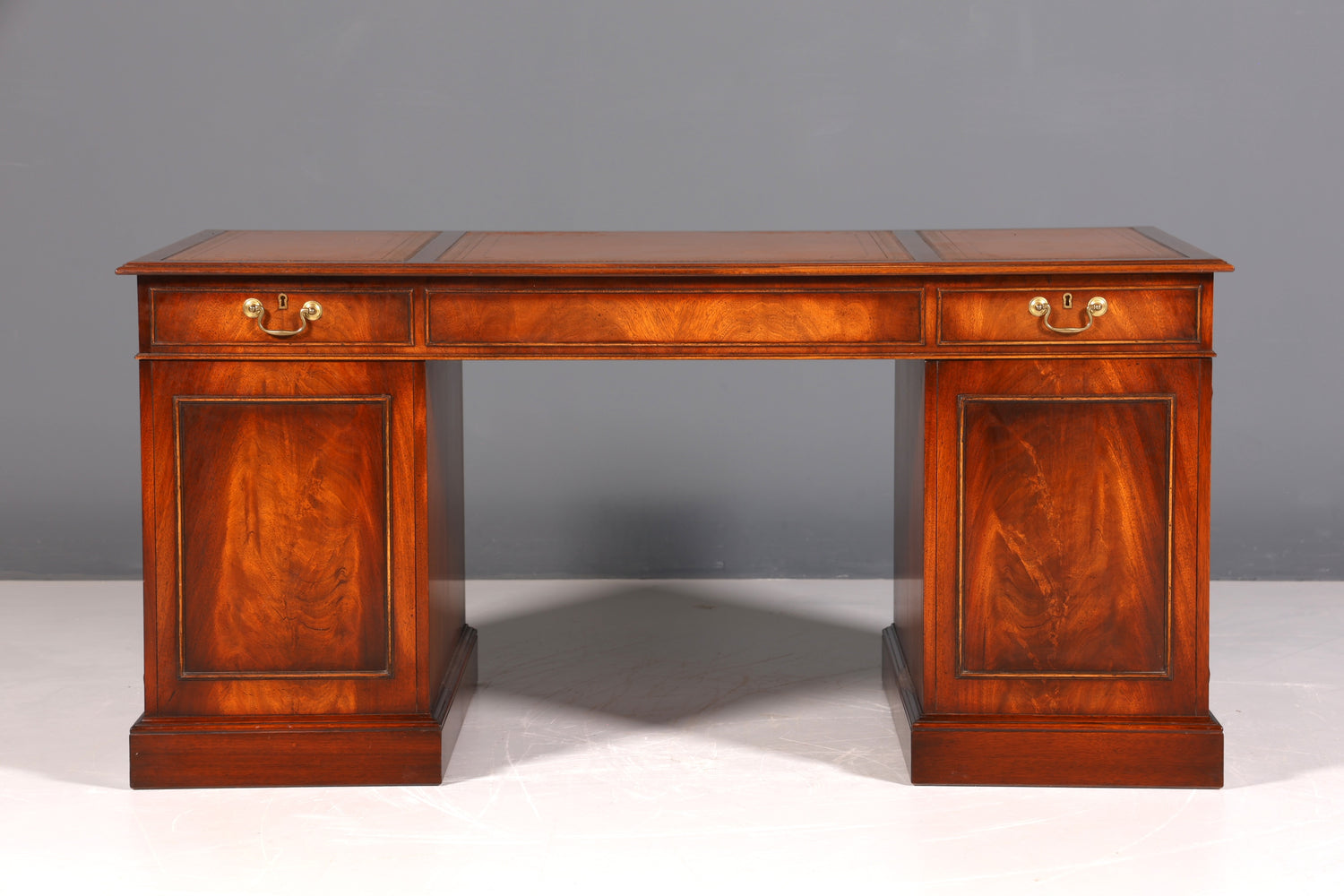 Wunderschöner Englischer Schreibtisch echt Lederauflage Bürotisch Mahagoni Antik Stil Office Desk