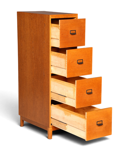 Hauptstadt Möblerei Mid Century Aktenschrank aus massivem Holz mit vier Schubladen im Bauhaus-Stil