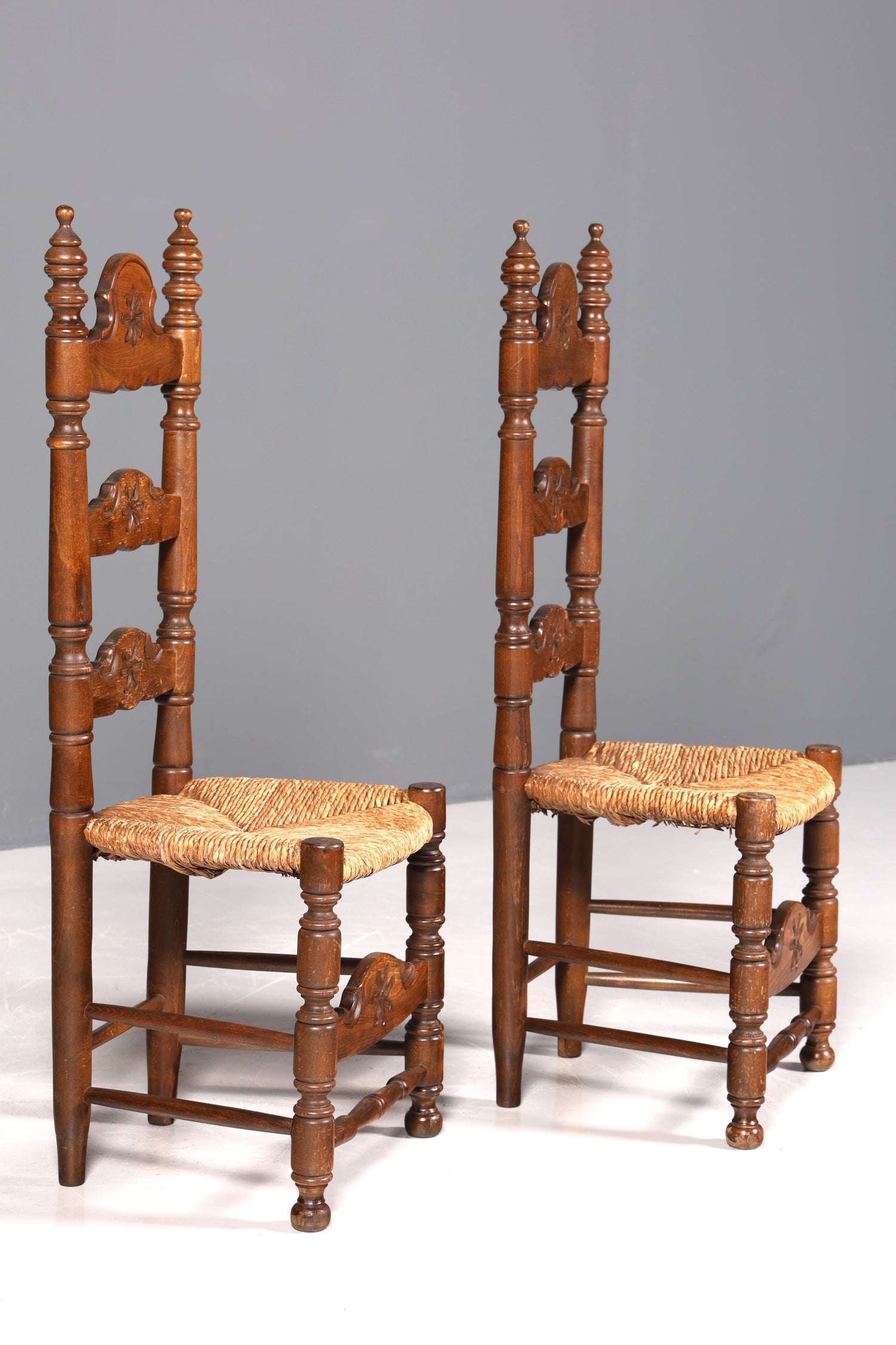 Ensemble de 2 magnifiques chaises espagnoles en rotin rustique, chaises de cuisine