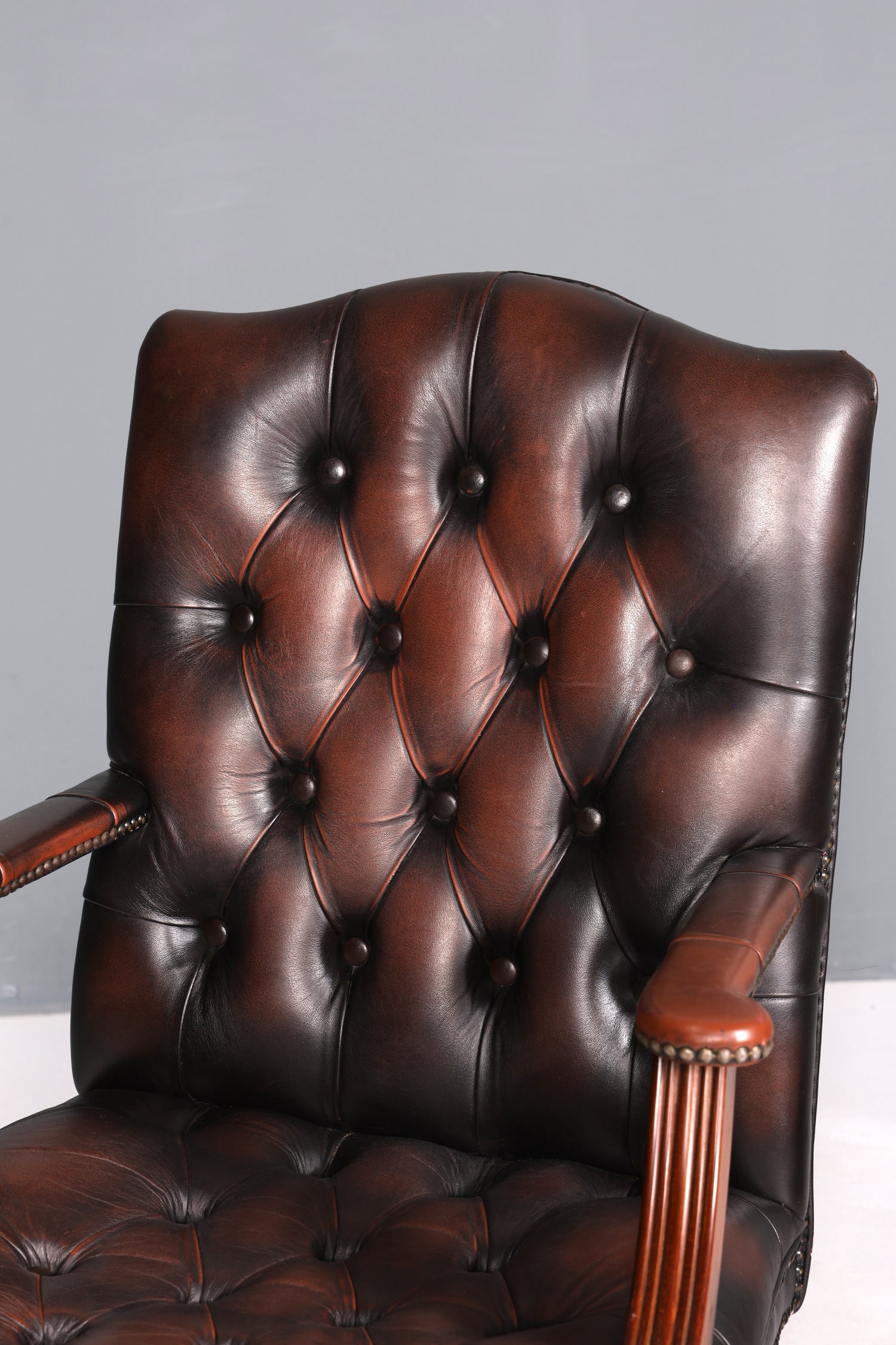 Magnifique fauteuil Chesterfield Centurion Captain d&