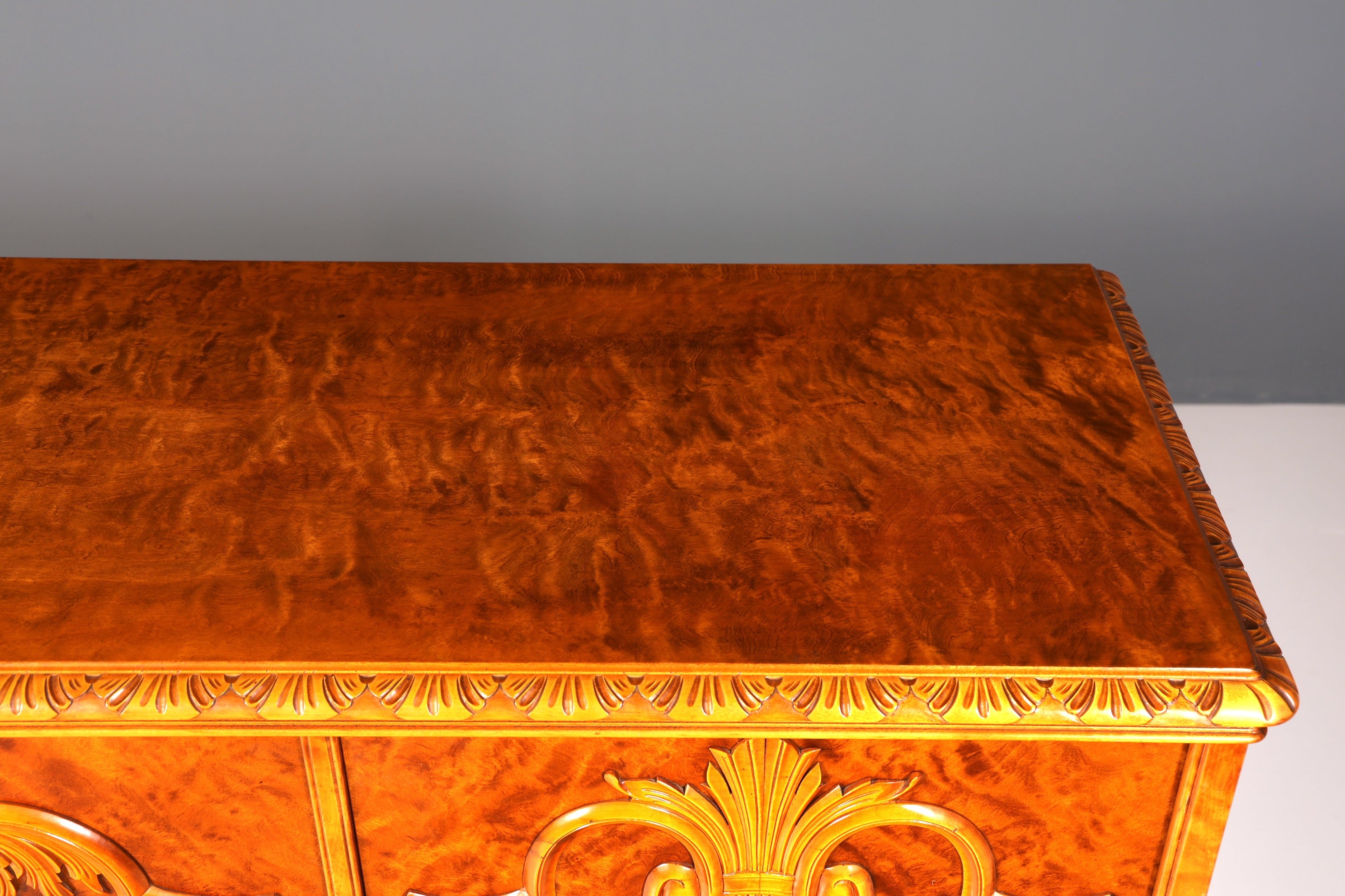 Meuble Chippendale onirique, buffet haut de style baroque, commode ancienne des années 50/60