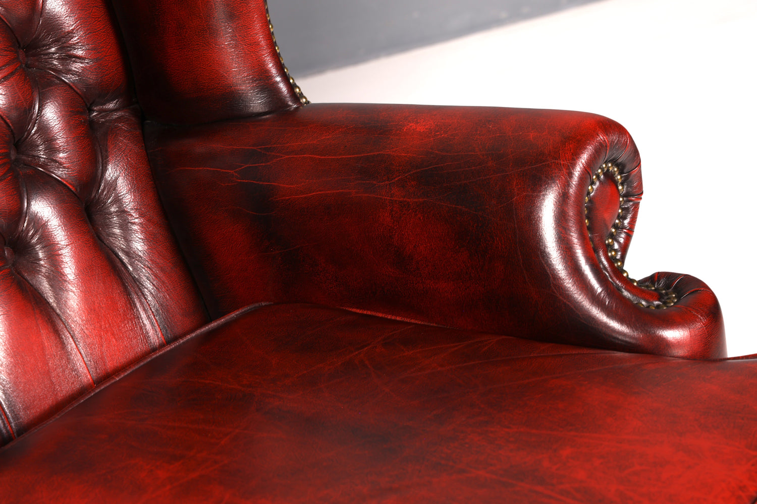 Wunderschönes Original Chesterfield Queen Anne Sofa 3er Sofa Englische Leder Couch Polstersofa Antik England