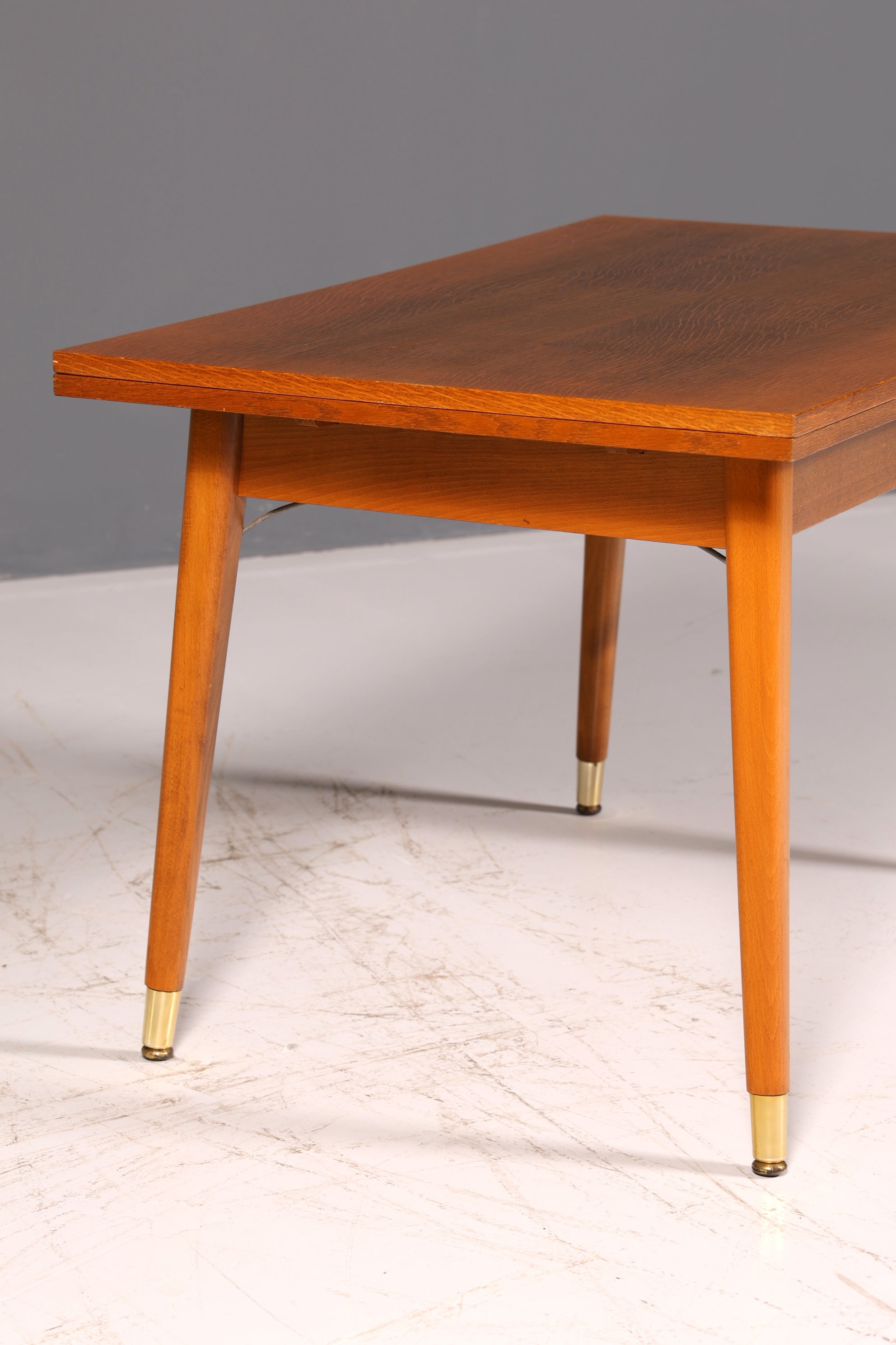Magnifique table de cuisine du milieu du siècle, table vintage extensible et réglable en hauteur, table à manger en bois des années 60