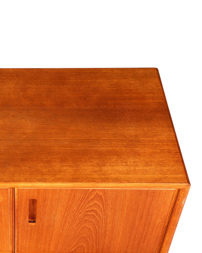 Hauptstadt Möblerei H908 Sideboard aus warmem Teakholz mit natürlicher Maserung und integriertem Griff