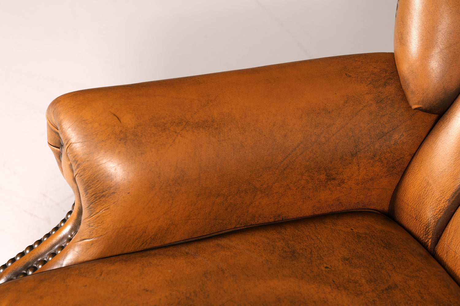 Fauteuil à oreilles Chesterfield original en cuir véritable, fauteuil club anglais en cuir, fauteuil inclinable en cuir souple, style antique vintage