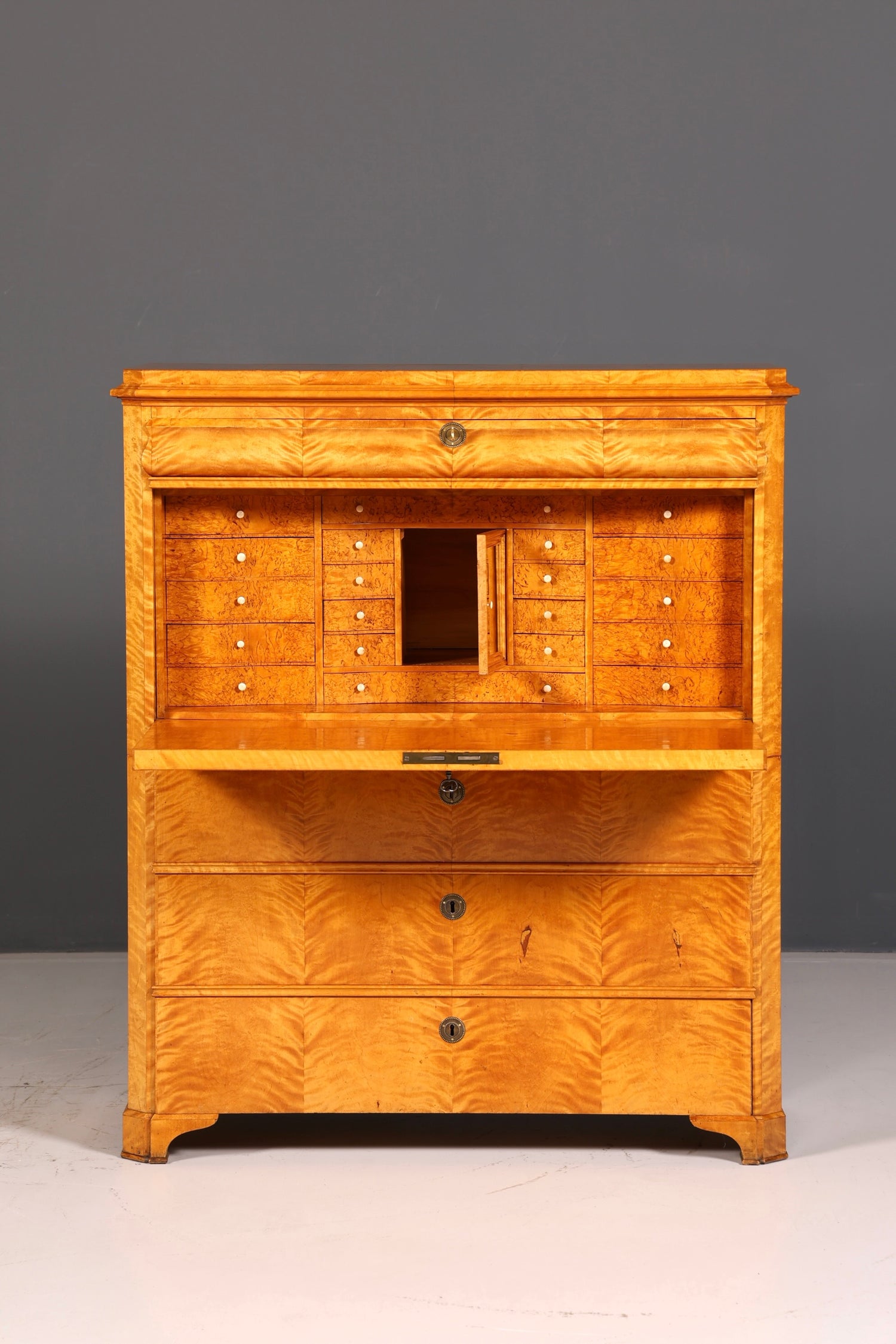 Impressionnant secrétaire Biedermeier, chiffonnier, commode antique, meuble de bureau, commode à écrire, bahut haut.