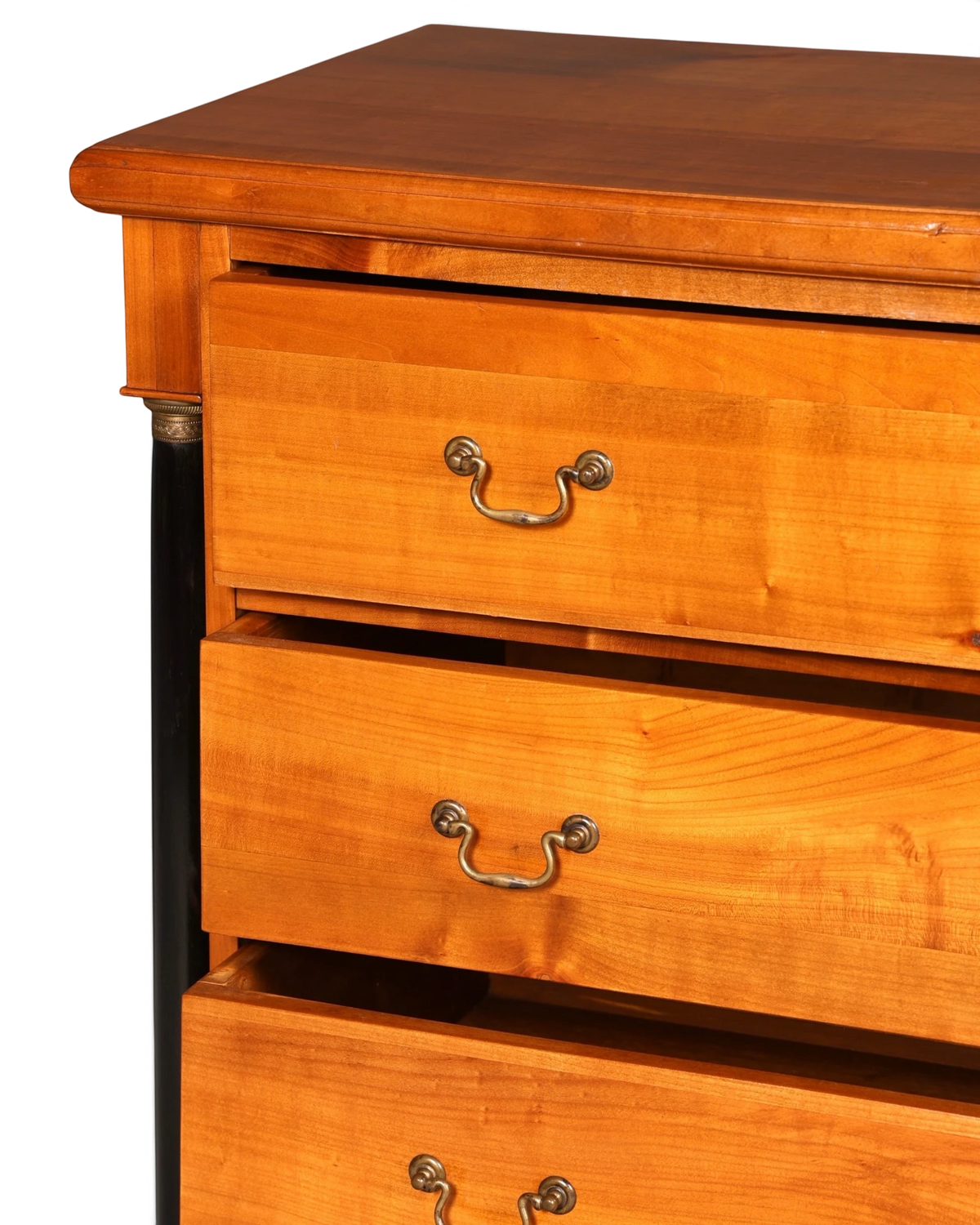 Hauptstadt Möblerei Kommode in H835 Finish mit drei Schubladen und antiken Messinggriffen aus hellem Holz